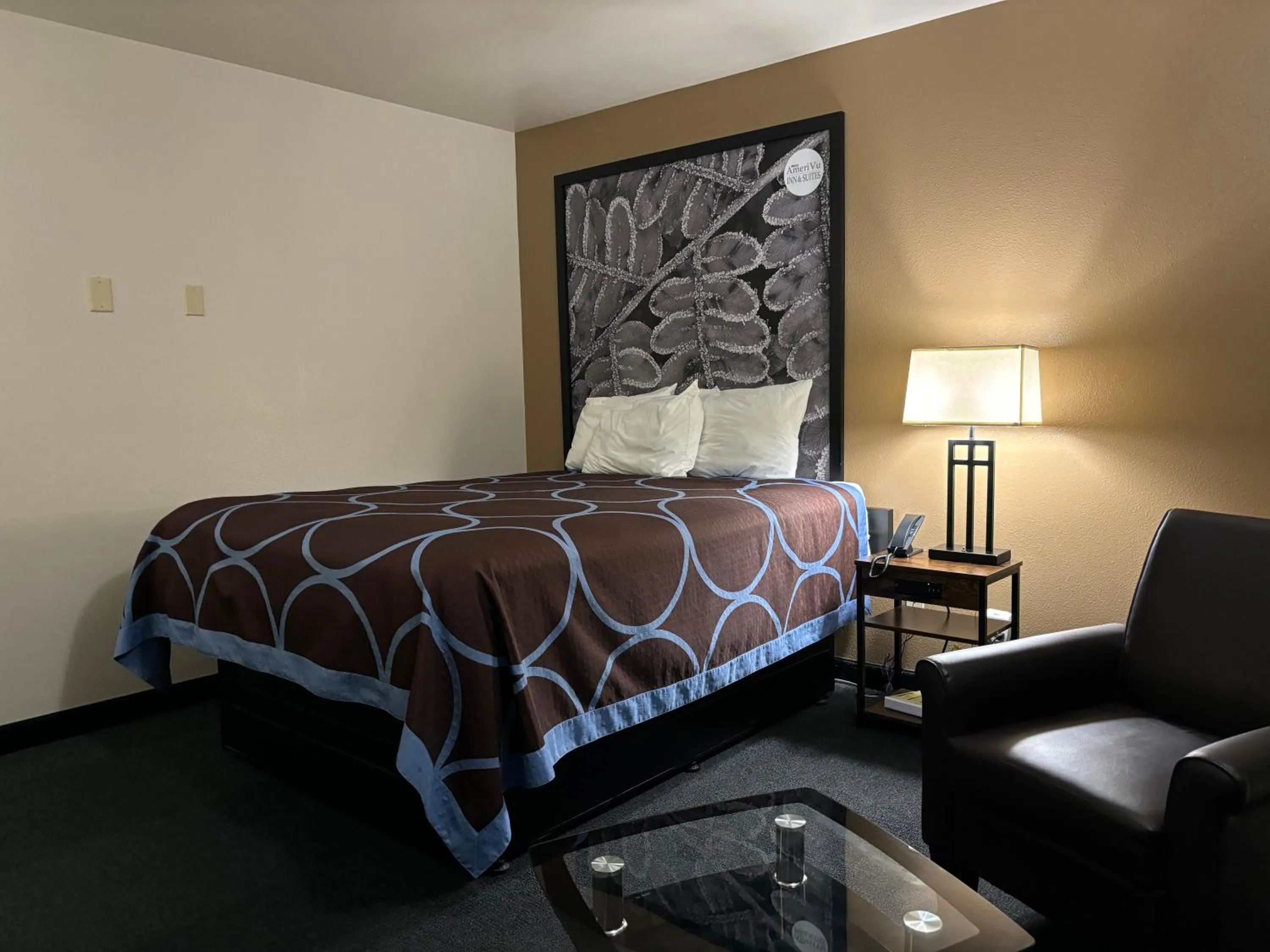 Bedroom, Bed in AmeriVu Inn and Suites Shawano WI