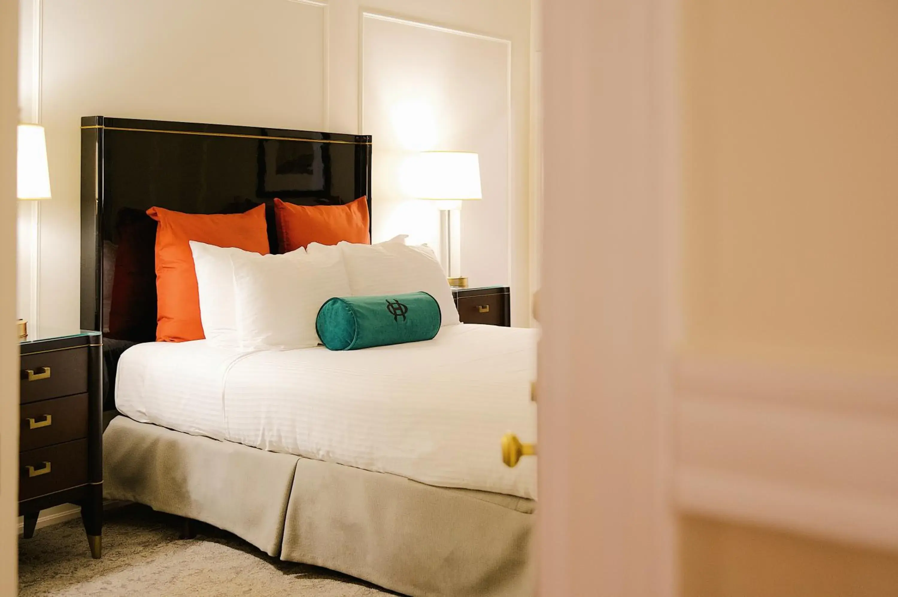 Standard Queen Room in The Oxford Hotel Standard Queen Room in The Oxford Hotel