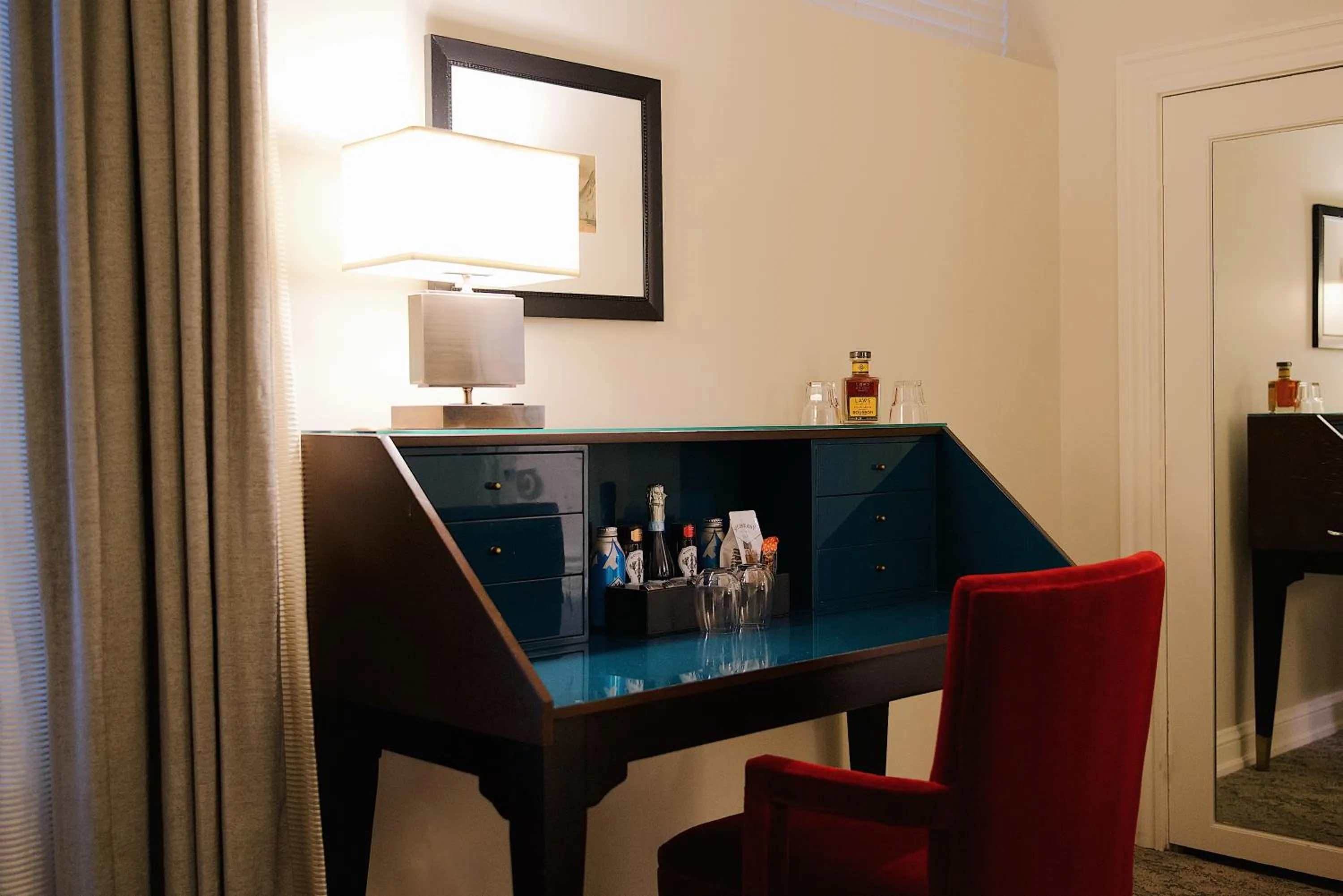 Seating area in The Oxford Hotel