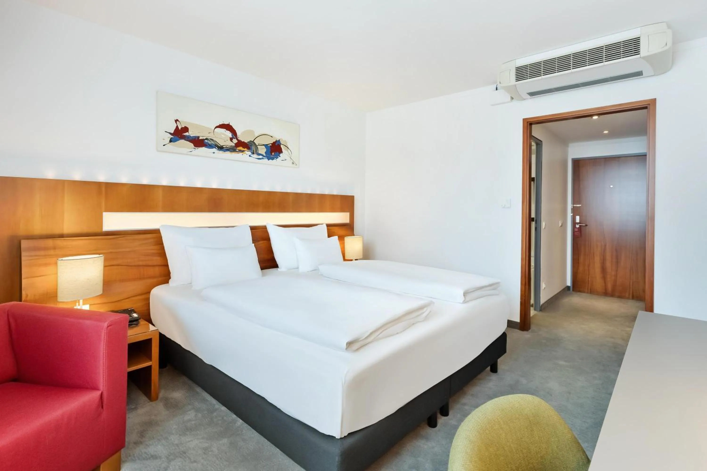 Photo of the whole room, Bed in Austria Trend Hotel Europa Graz Hauptbahnhof