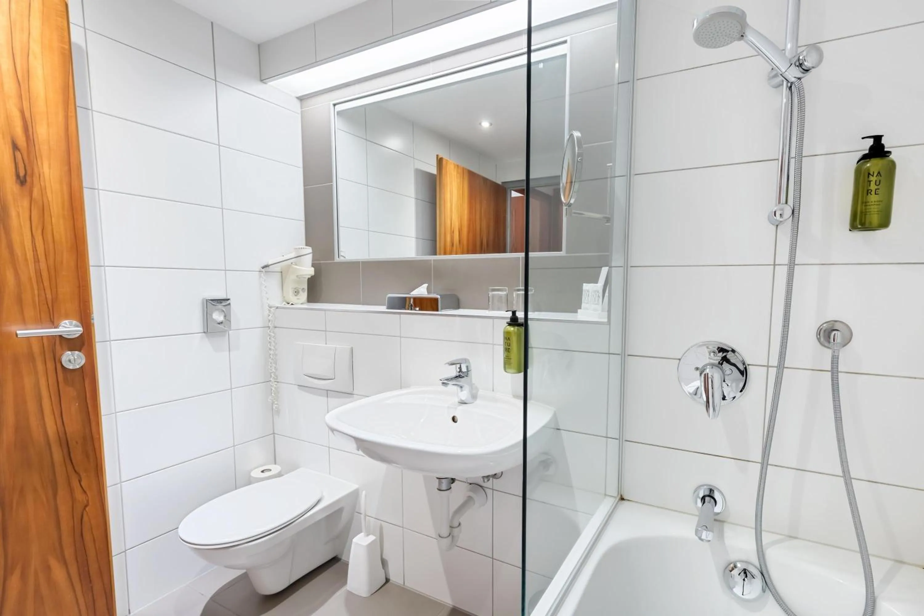 Bathroom in Austria Trend Hotel Europa Graz Hauptbahnhof