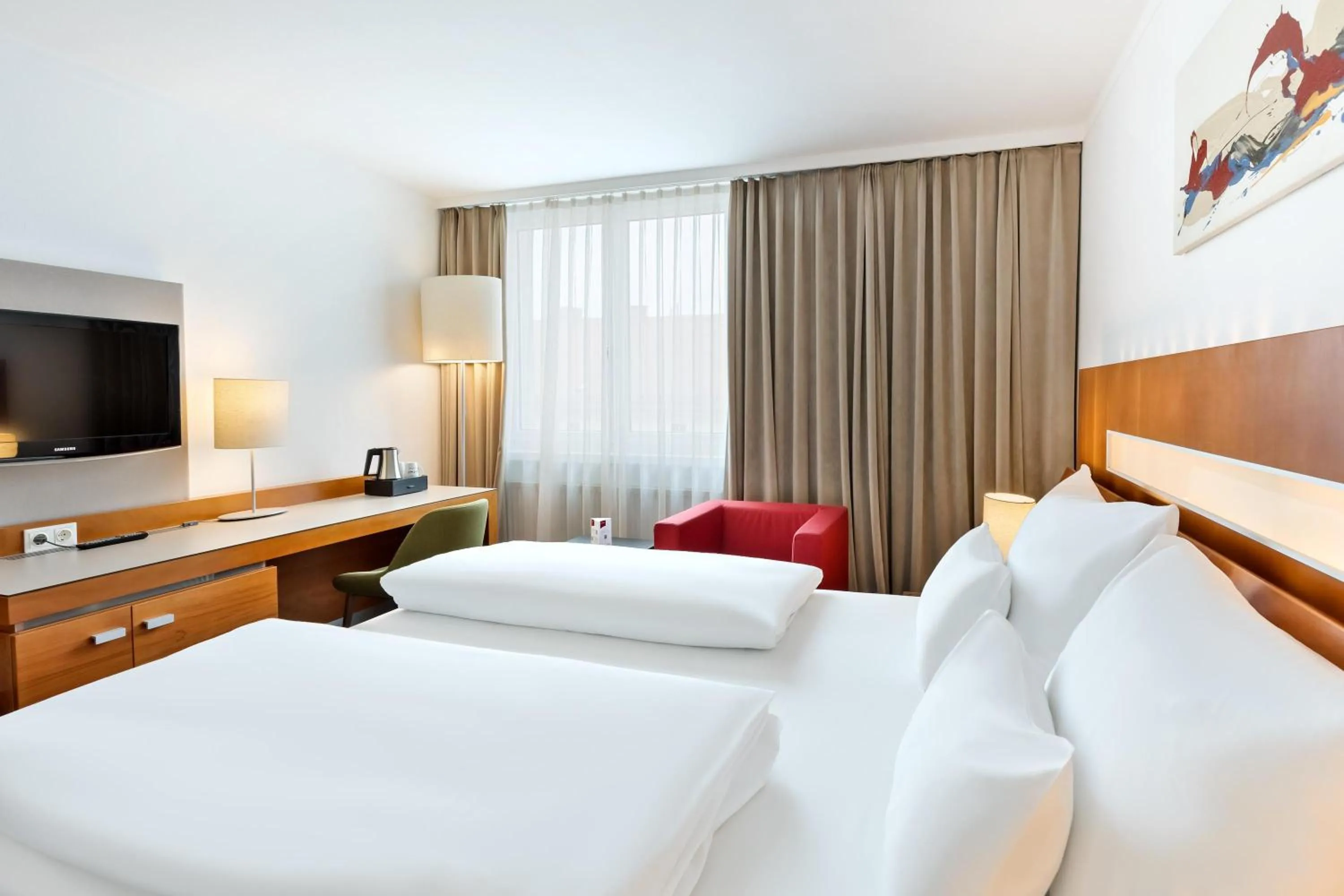 Photo of the whole room, Bed in Austria Trend Hotel Europa Graz Hauptbahnhof