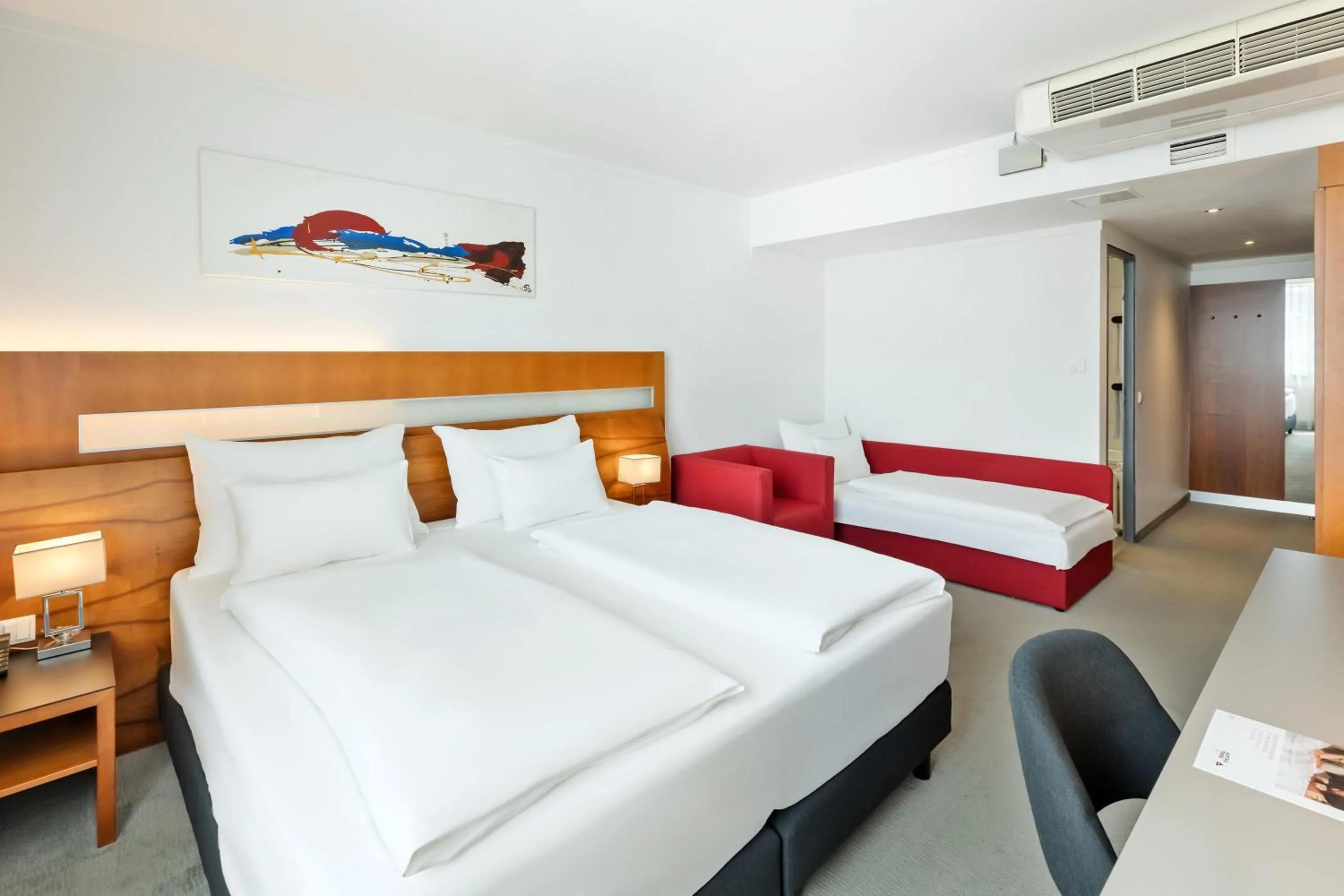 Photo of the whole room, Bed in Austria Trend Hotel Europa Graz Hauptbahnhof