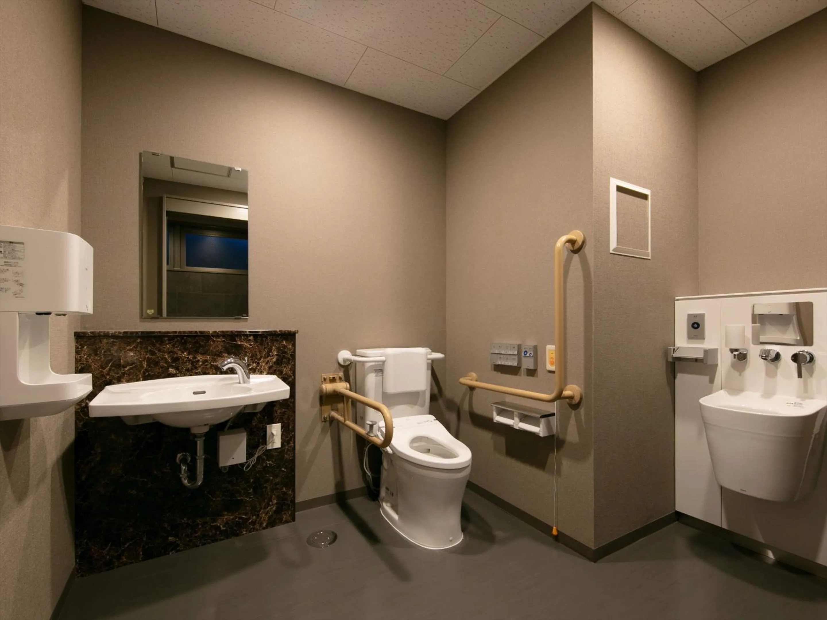 Toilet in MERBABU STAY OSAKA