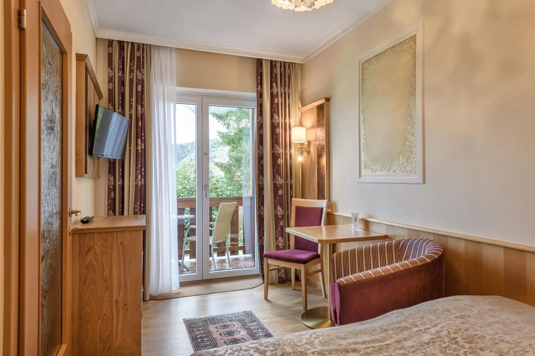 Photo of the whole room, Bed in Hotel Alpenblick