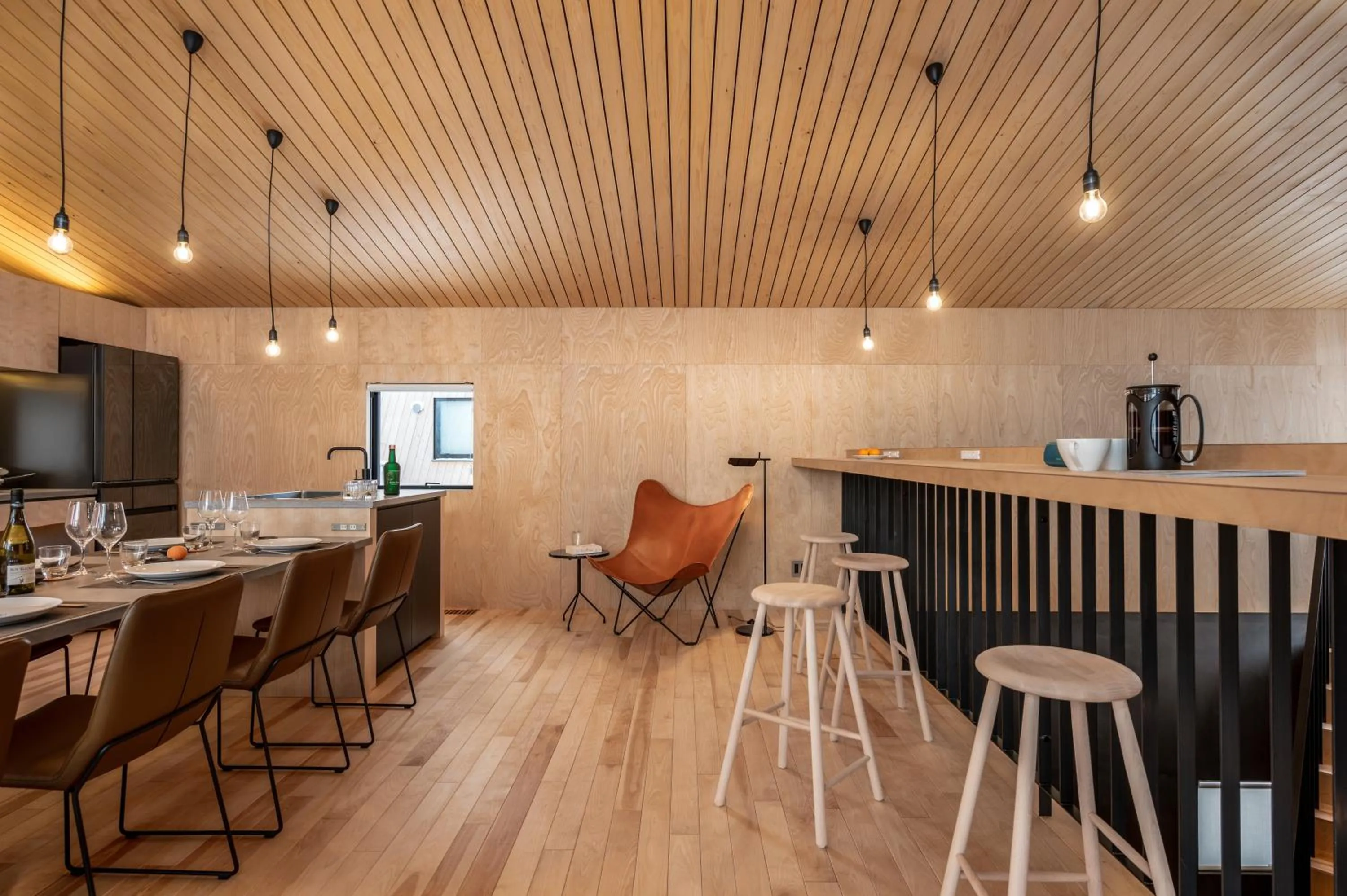 Dining area in Foxwood B by H2 Life