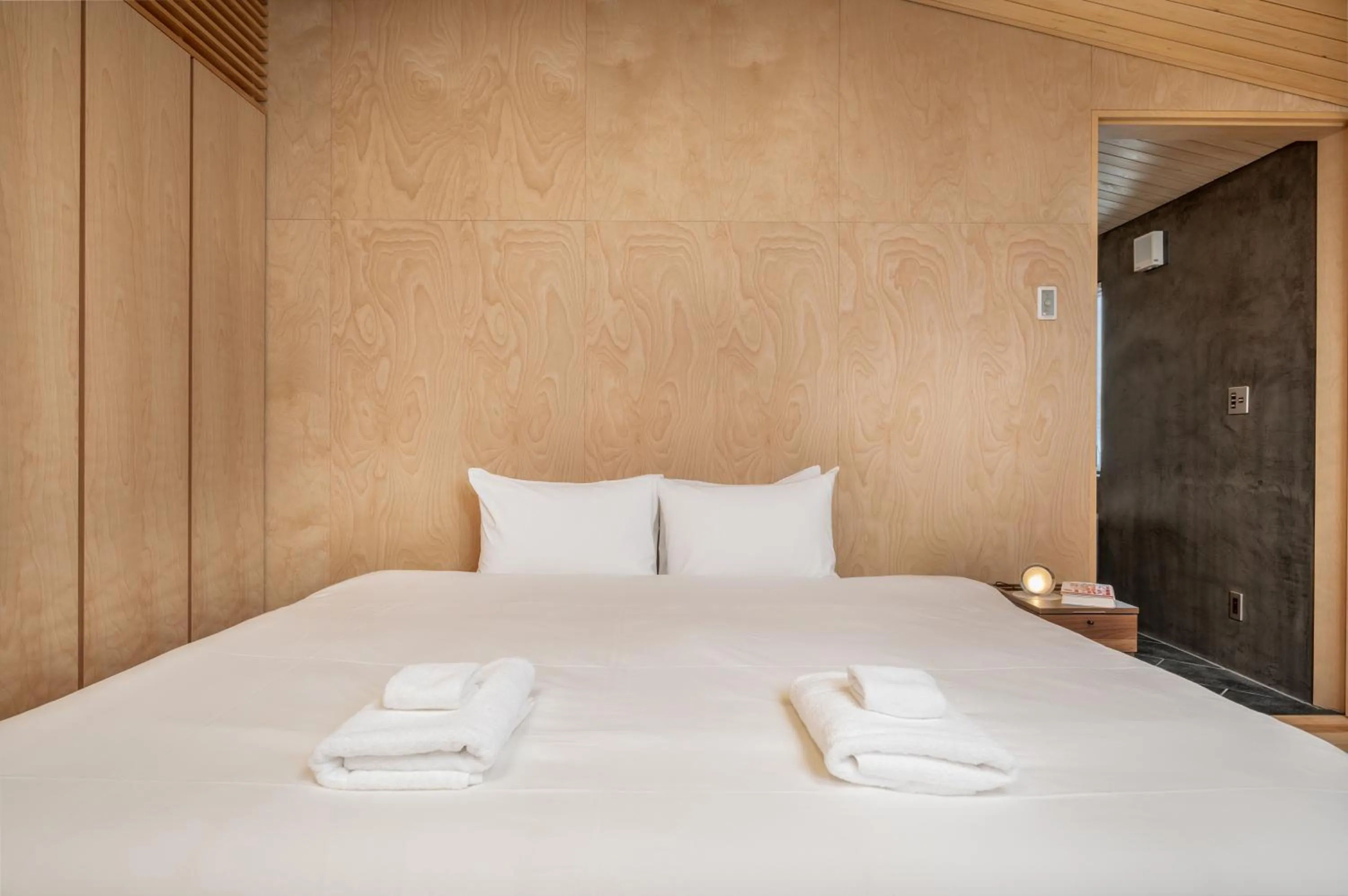 Bedroom, Bed in Foxwood B by H2 Life