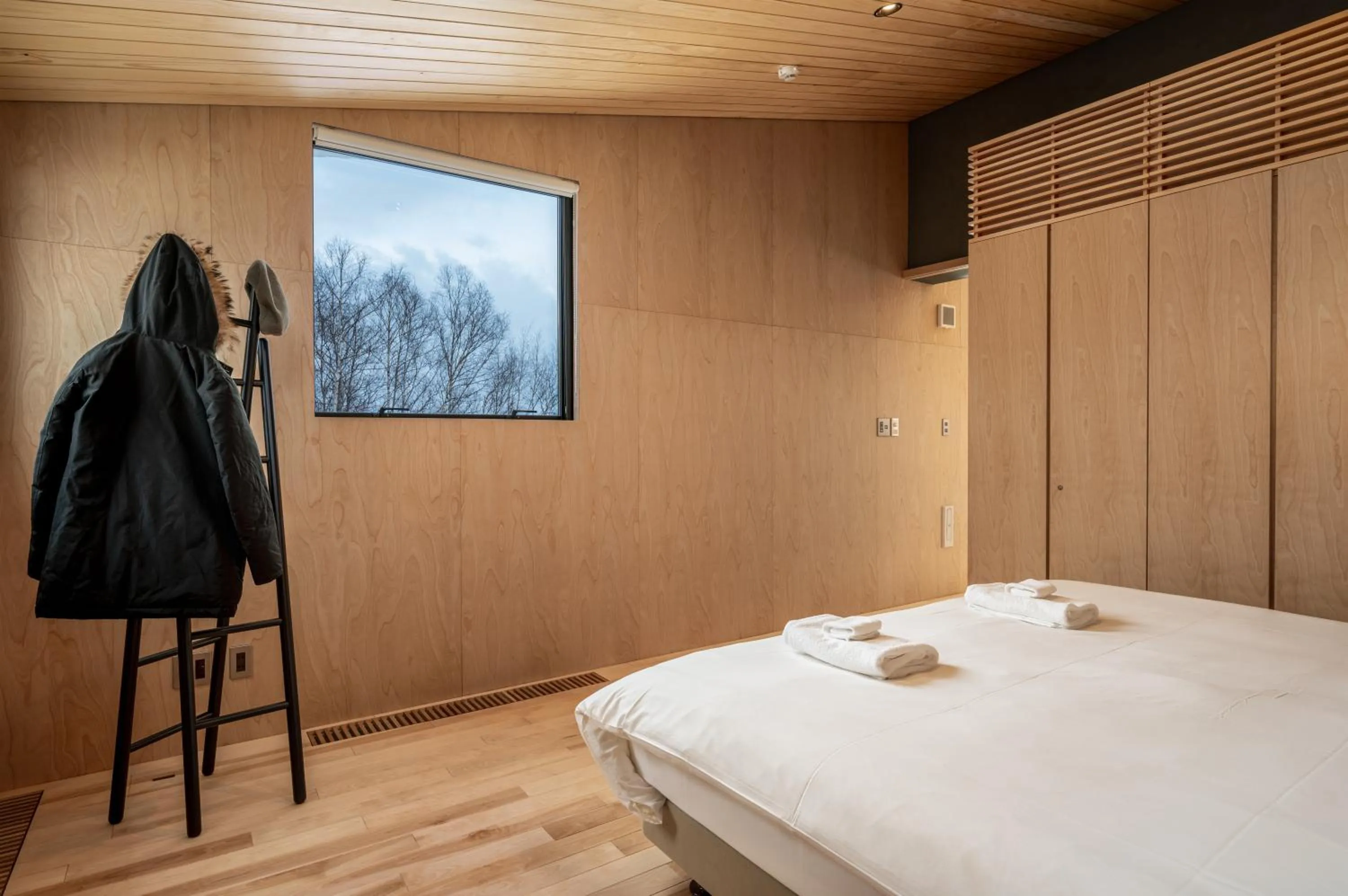 Bedroom, Bed in Foxwood B by H2 Life