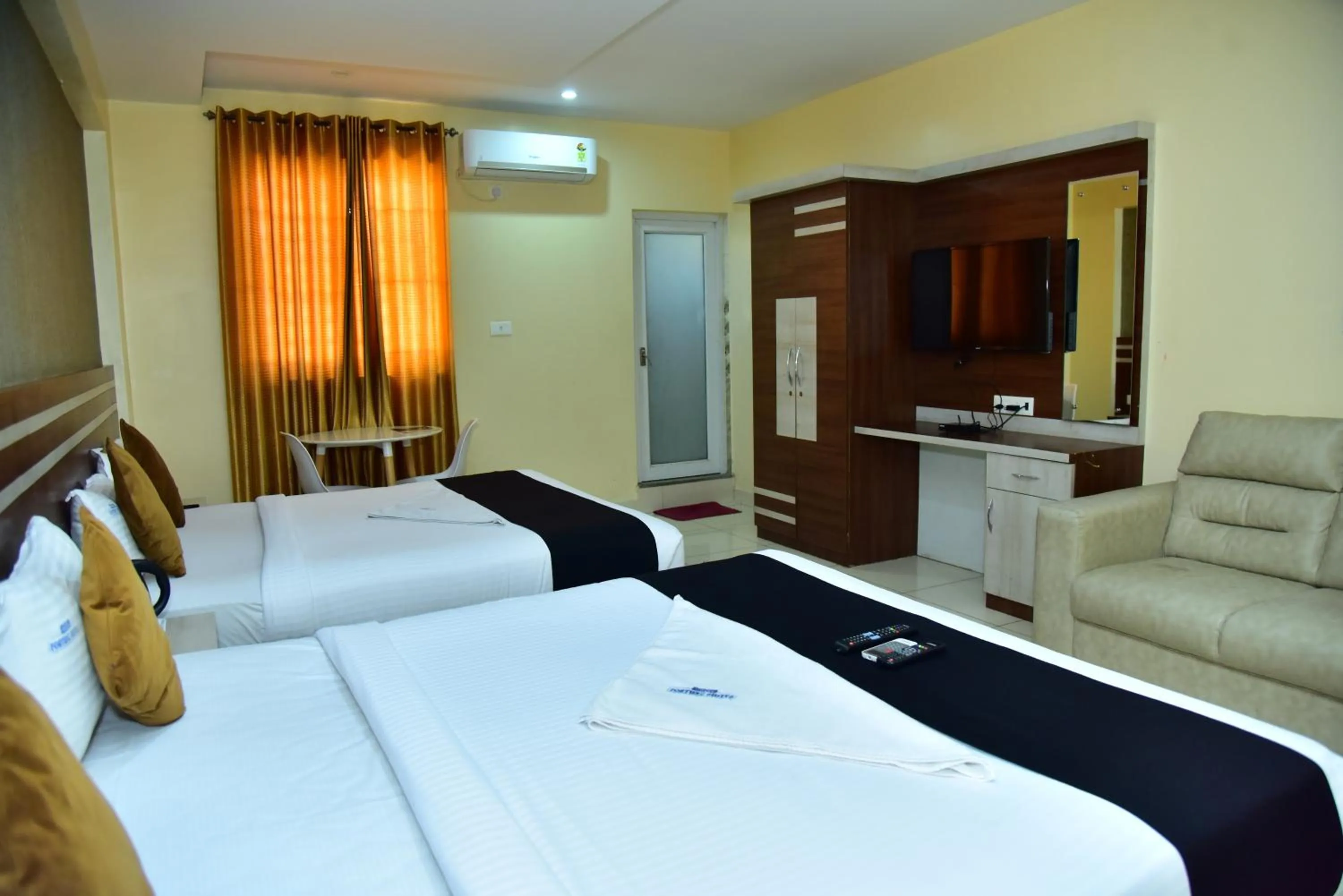 Bedroom, Bed in hotel fortune suites