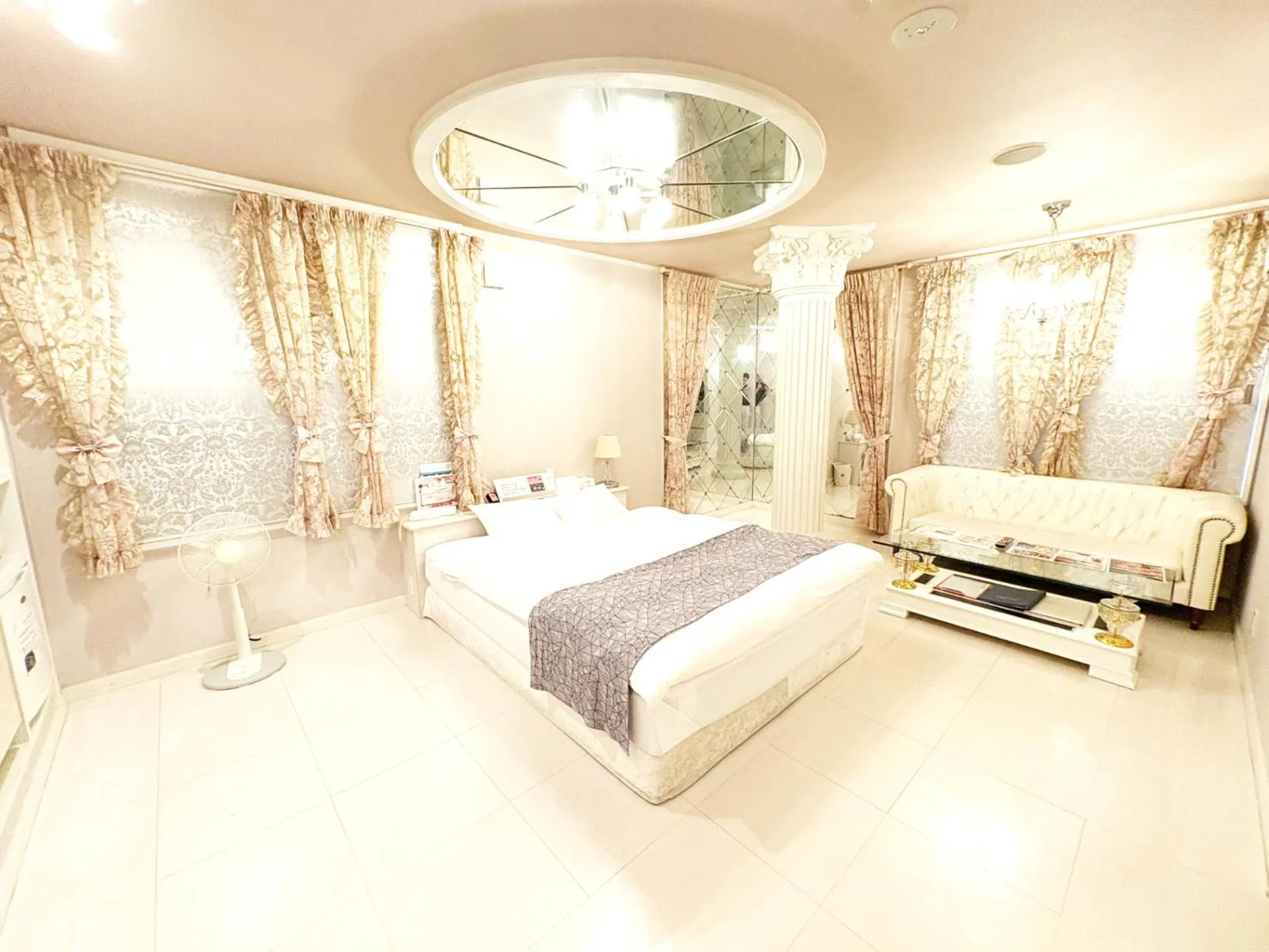 Bedroom, Bed in Wink