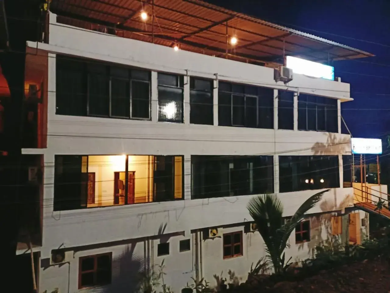 Hotel Rajeshwar Hotel Rajeshwar