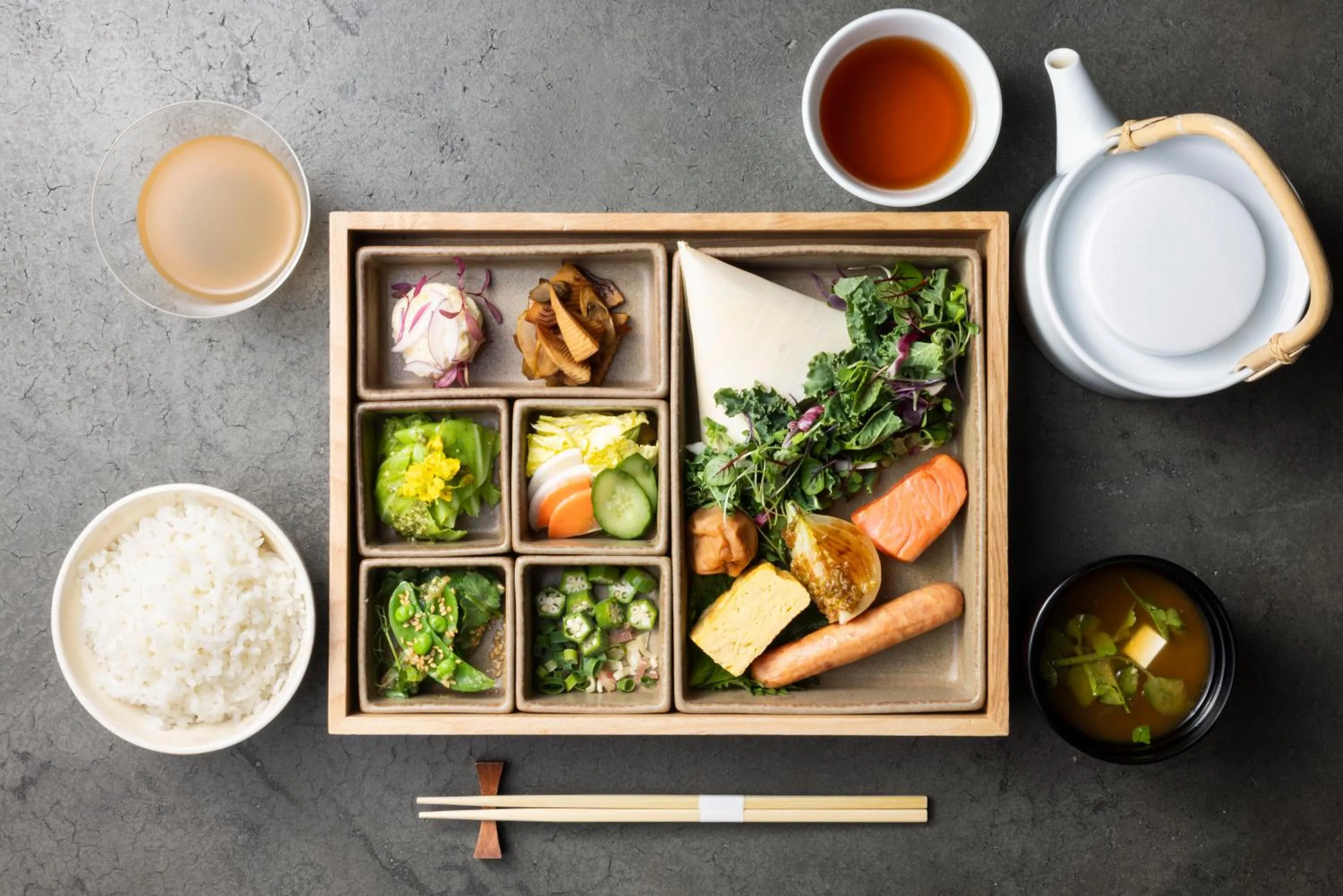 Restaurant/places to eat in SHIROIYA HOTEL