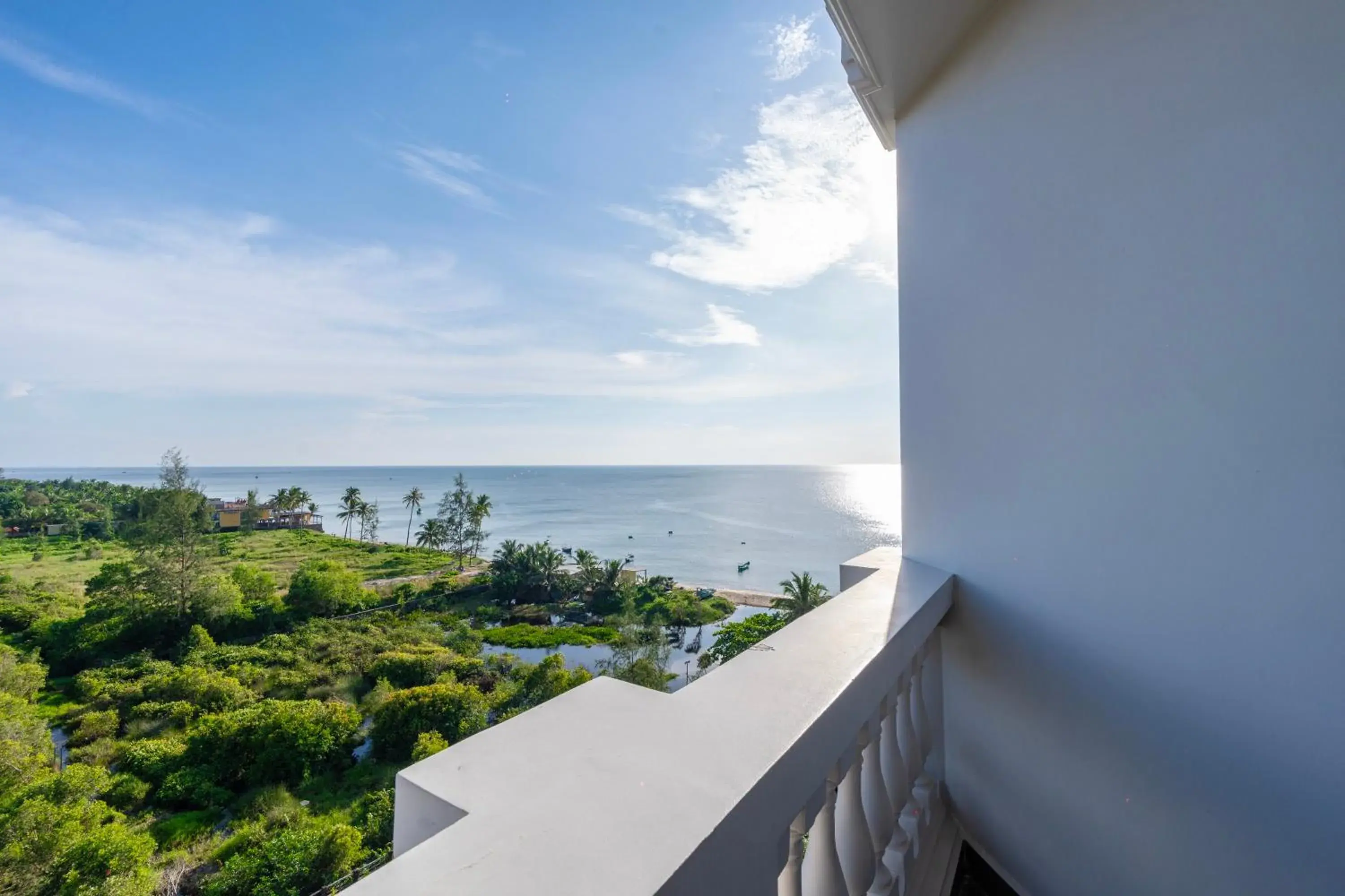 Deluxe Twin Room with Sea View in Maris Beach Hotel Phu Quoc Deluxe Twin Room with Sea View in Maris Beach Hotel Phu Quoc