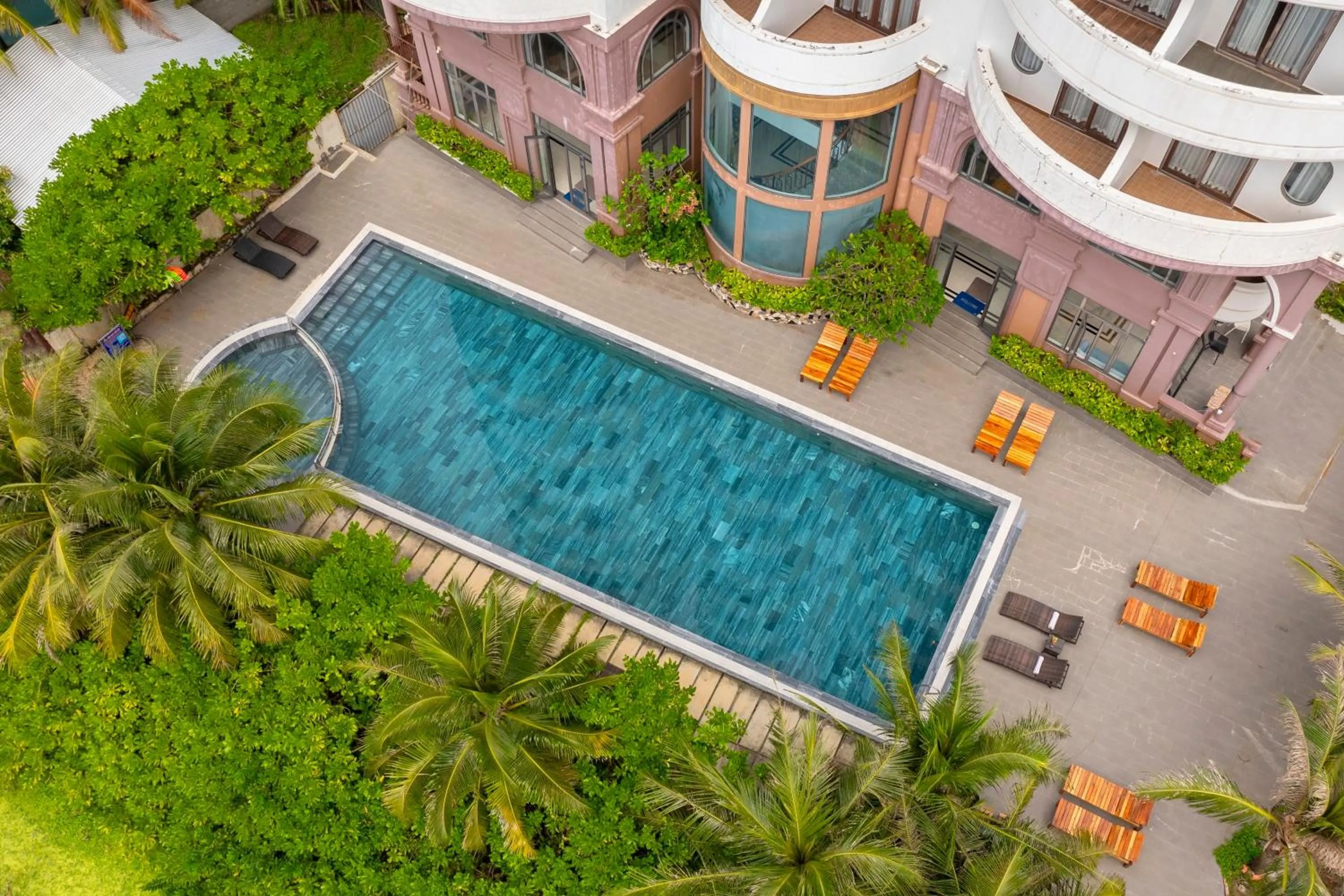 Swimming pool in Maris Beach Hotel Phu Quoc
