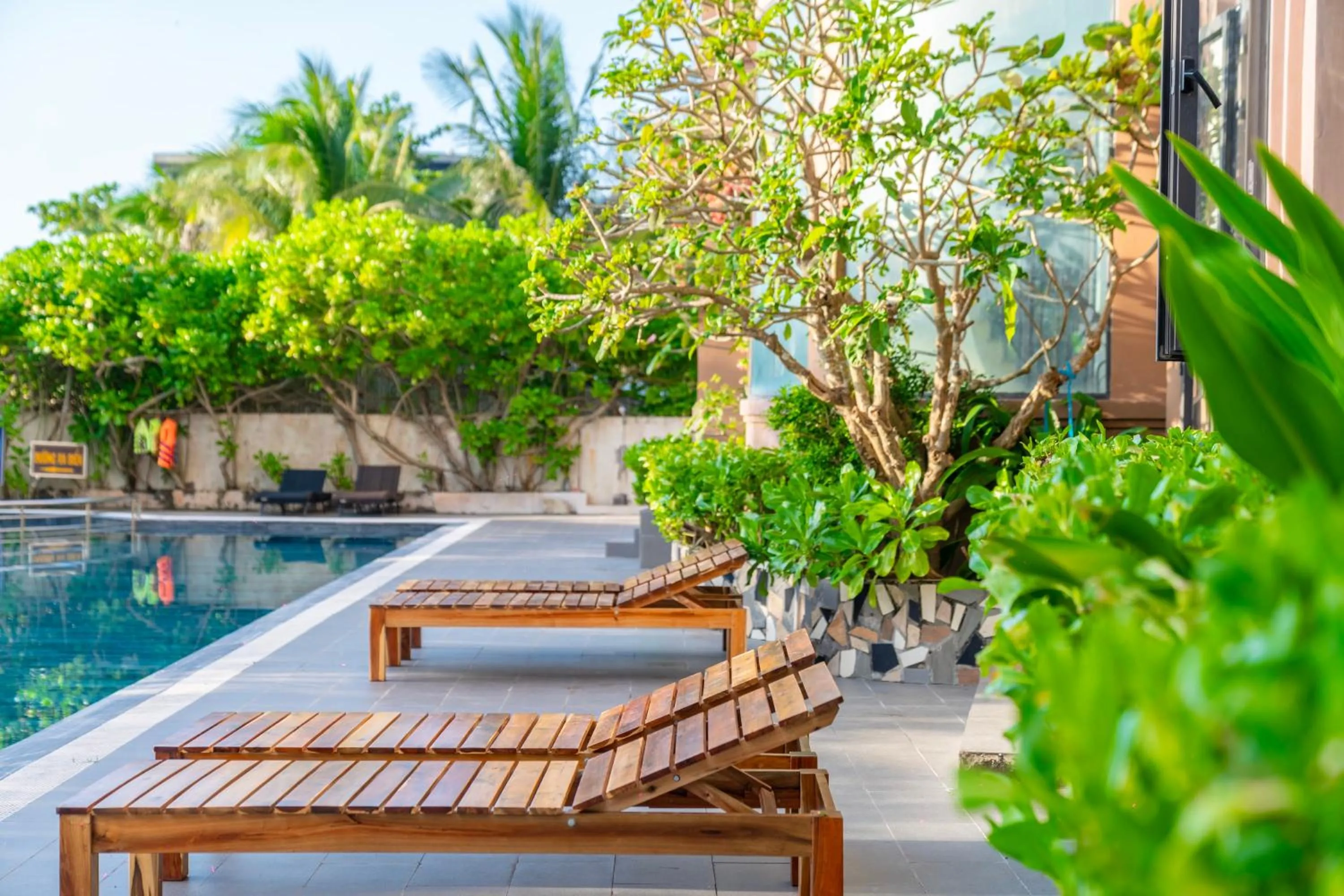 Swimming pool in Maris Beach Hotel Phu Quoc