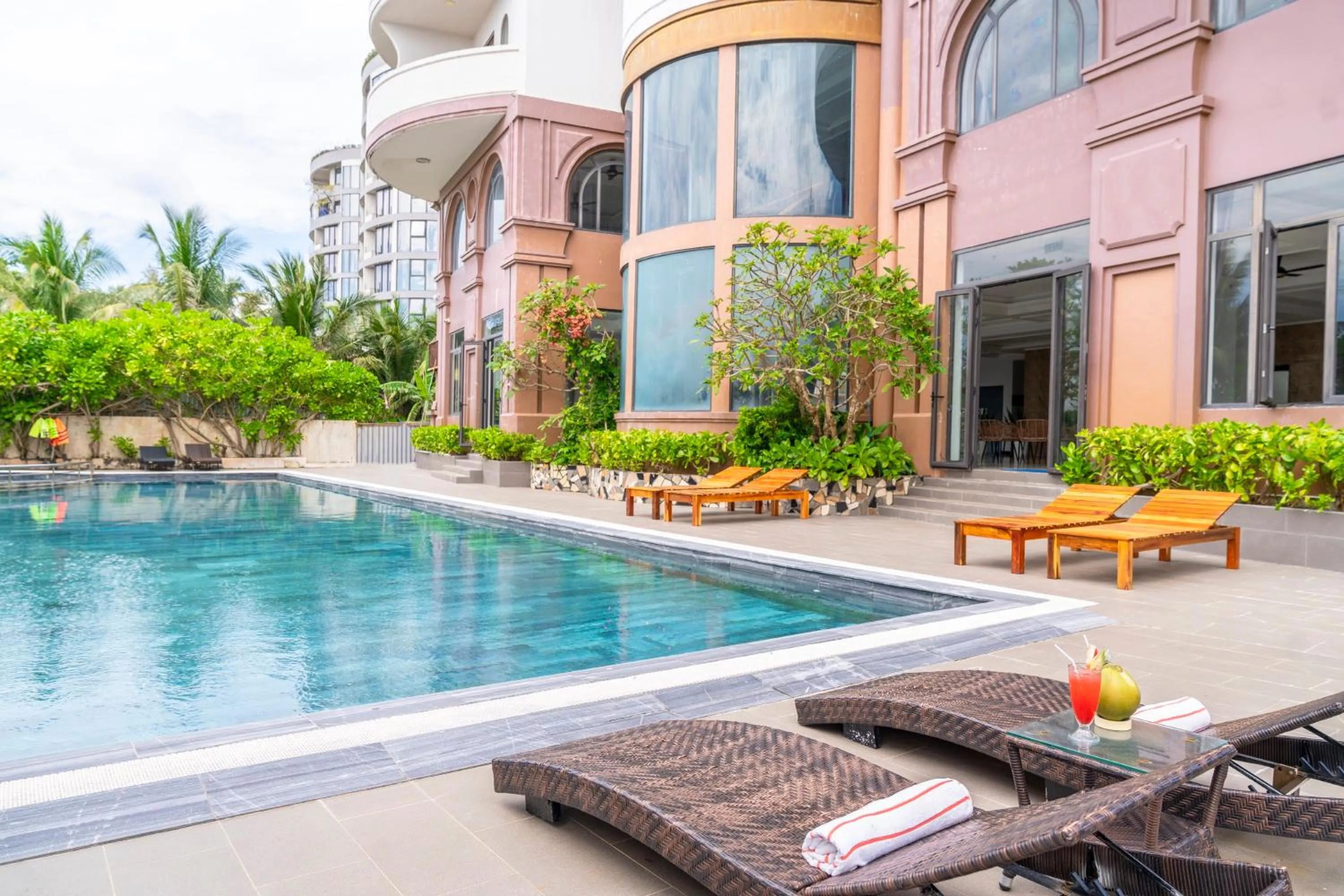 Swimming pool in Maris Beach Hotel Phu Quoc