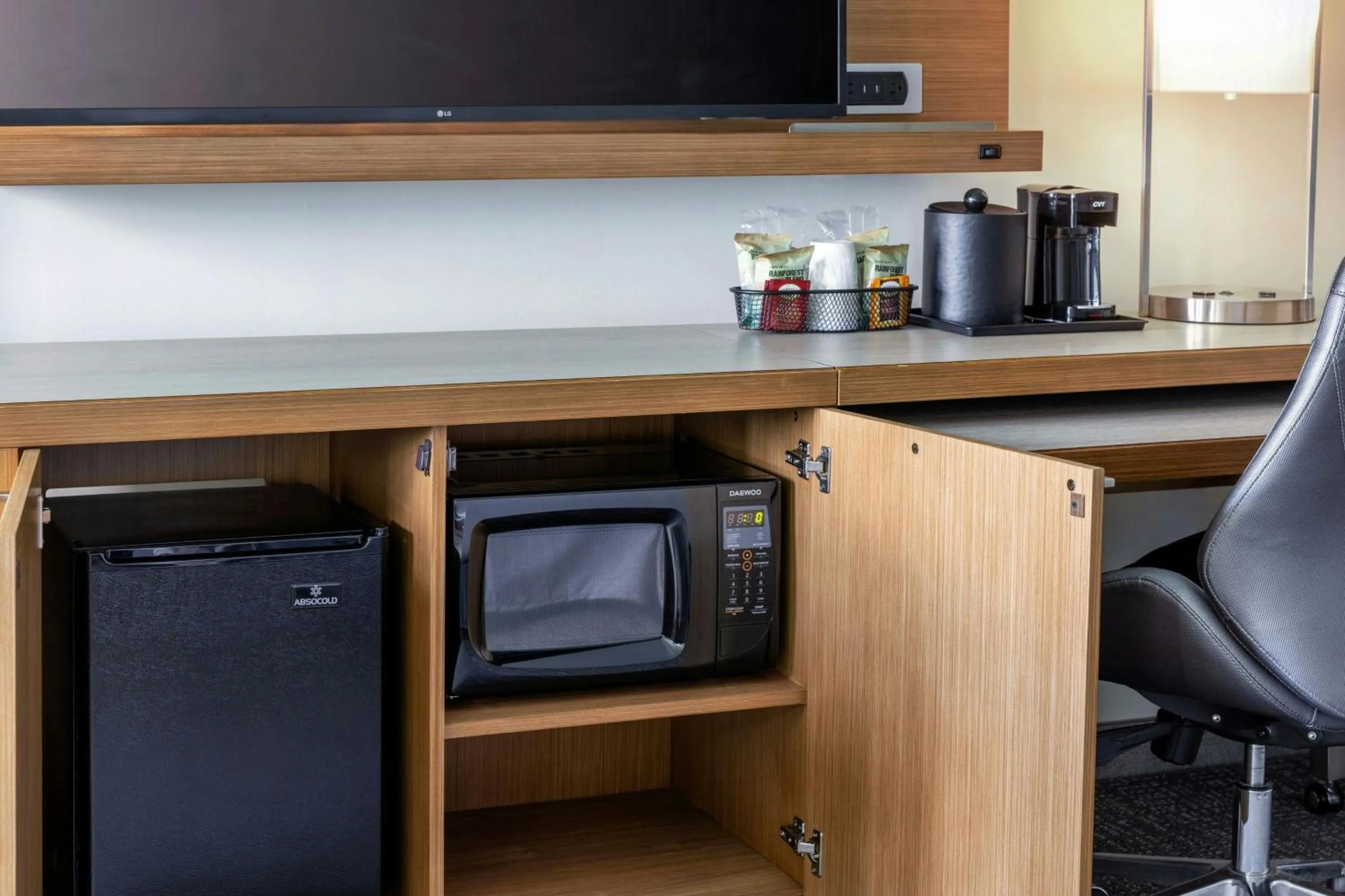 Photo of the whole room in Courtyard Amelia Island