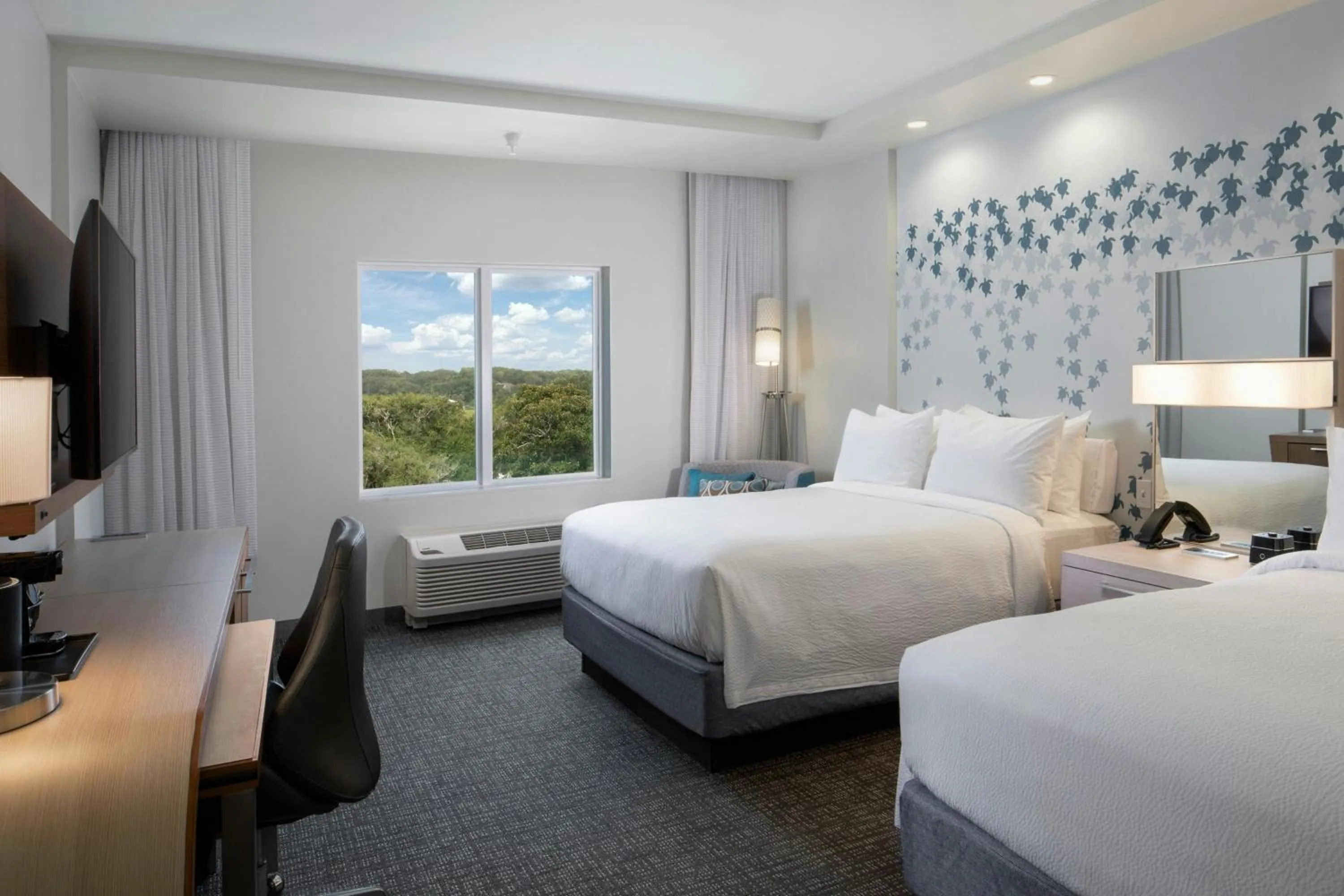 Photo of the whole room, Bed in Courtyard Amelia Island