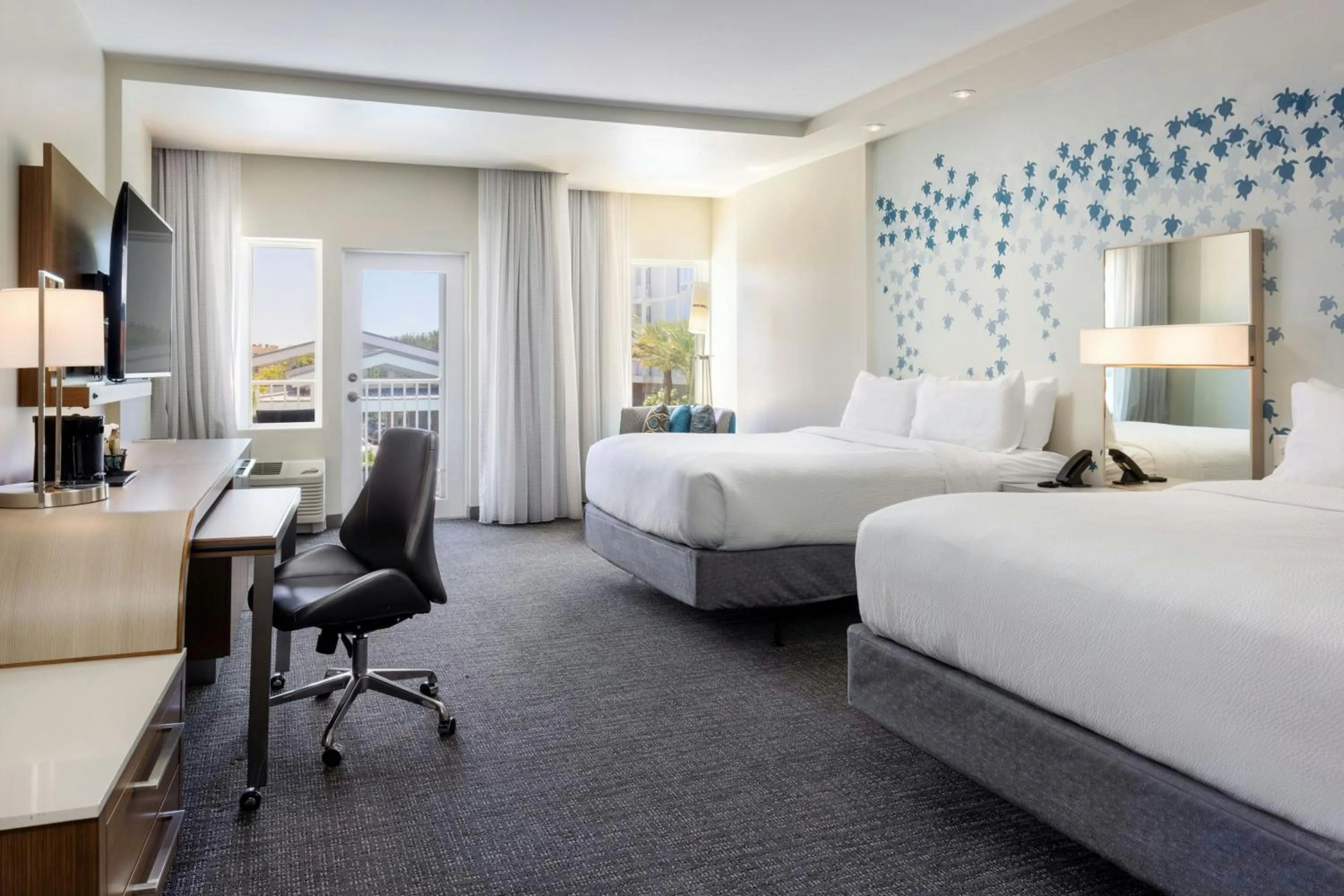 Photo of the whole room, Bed in Courtyard Amelia Island