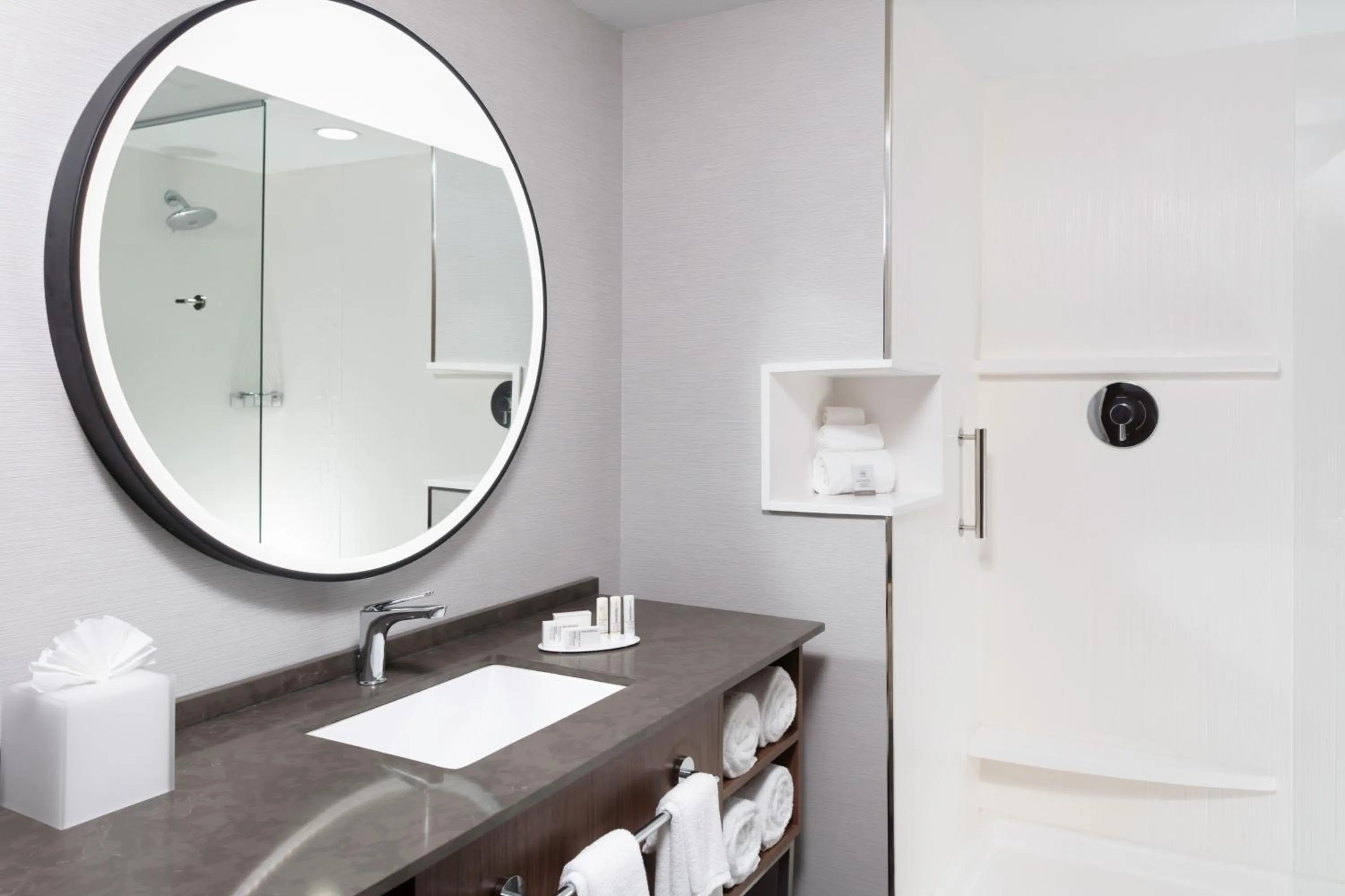 Bathroom in Courtyard by Marriott Memphis East Galleria