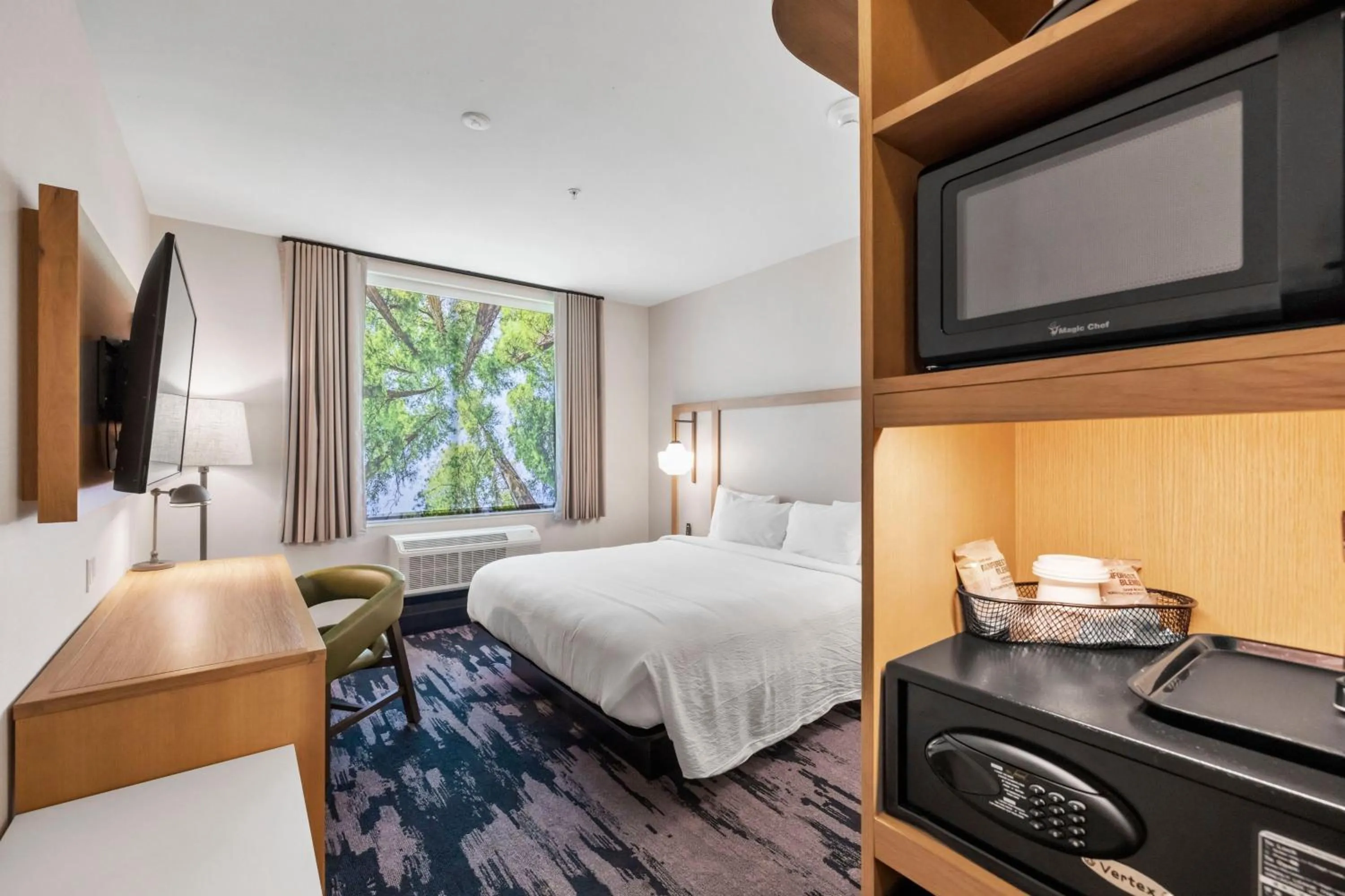 Photo of the whole room, Bed in Fairfield by Marriott Inn & Suites San Francisco Airport Oyster Point Area