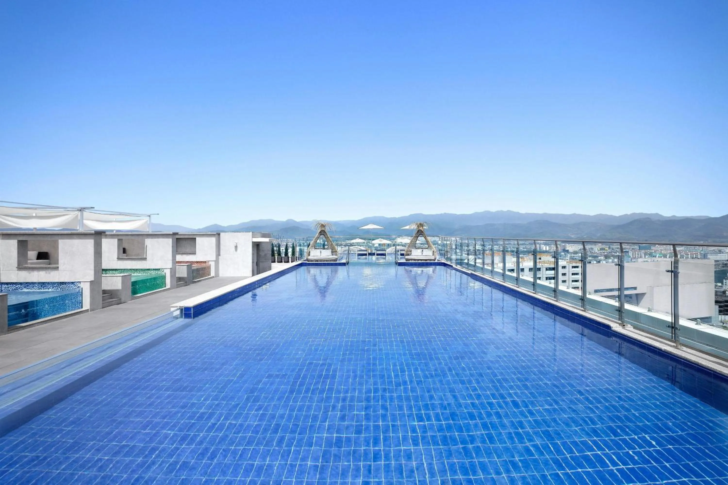 Swimming pool in Daegu Marriott Hotel