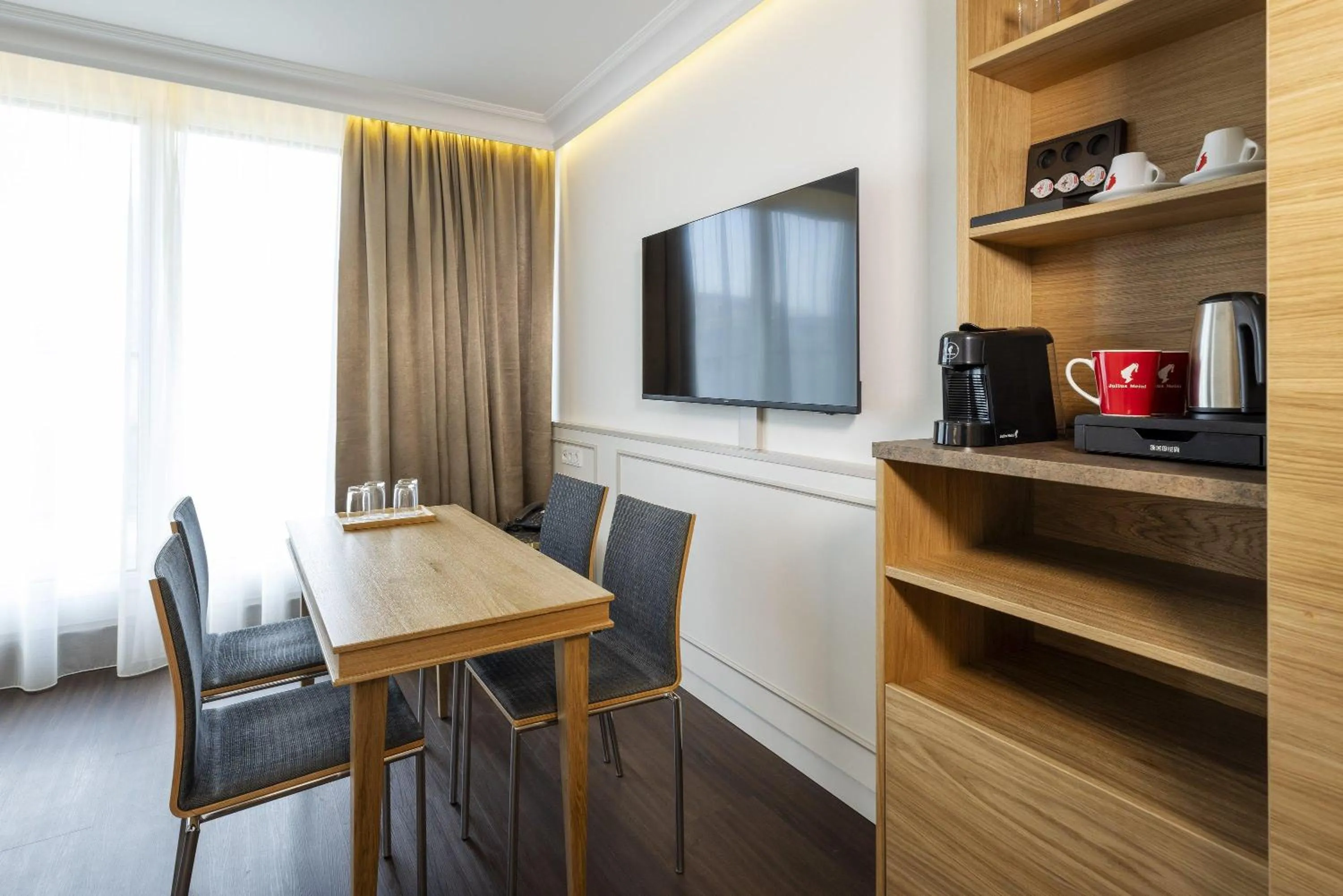 Bed in ARCOTEL Castellani Salzburg