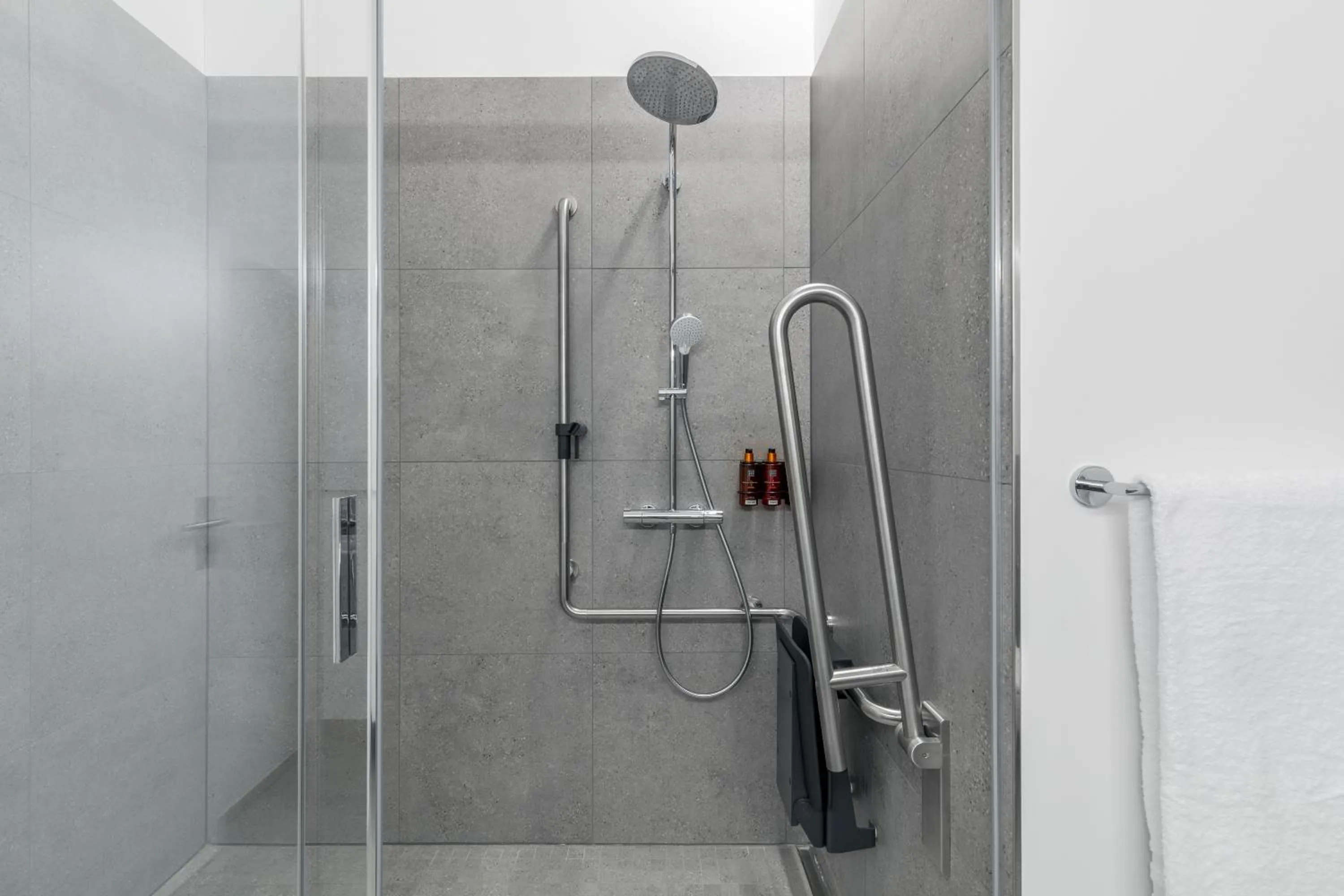 Shower in Macardo Premium B&B