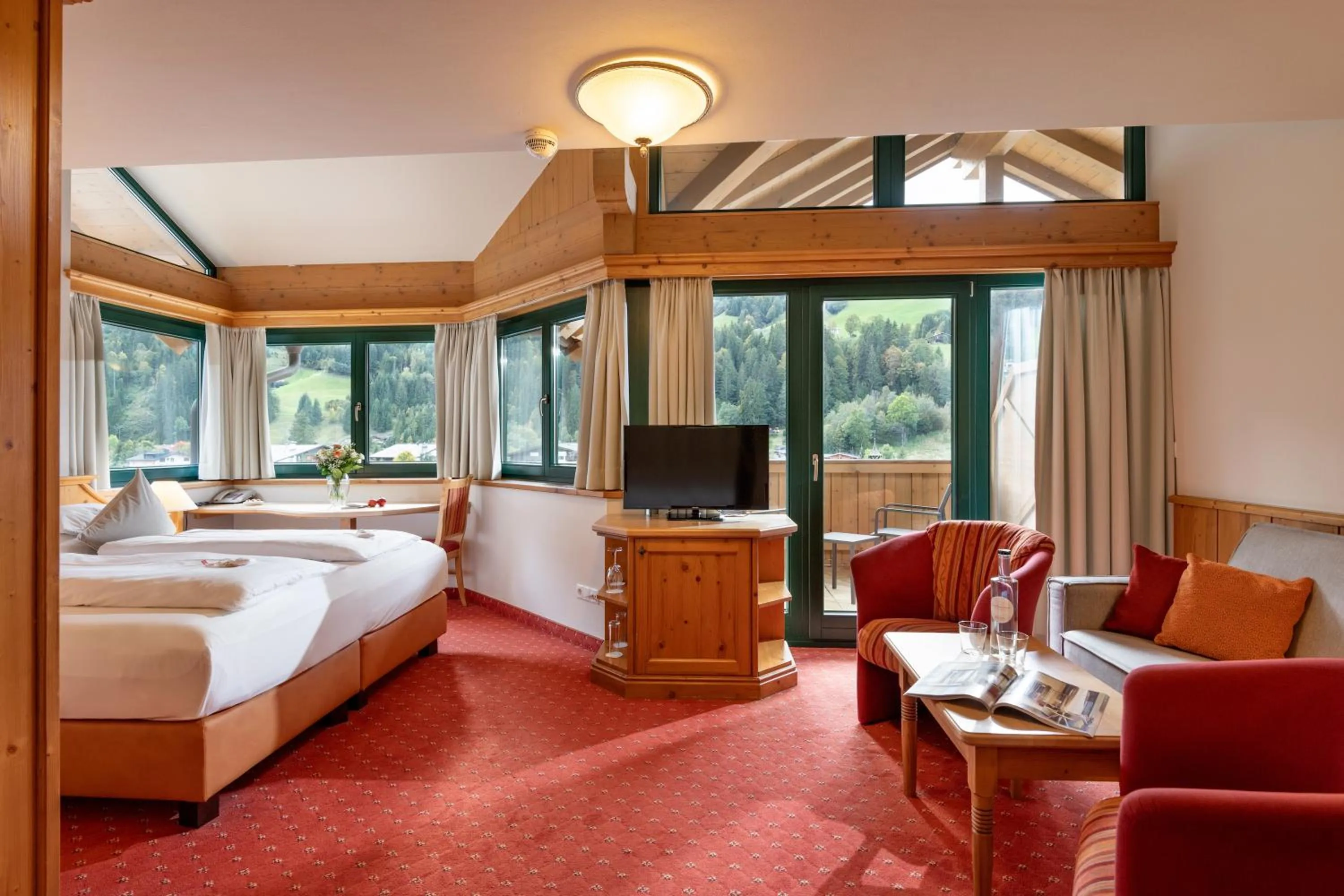 Photo of the whole room, Bed in Hotel Elisabeth, 4 Sterne Superior