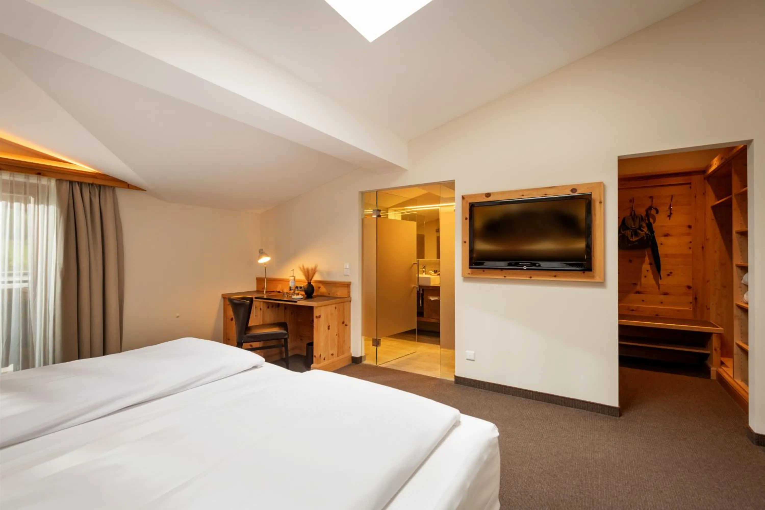 Photo of the whole room, Bed in Hotel Elisabeth, 4 Sterne Superior