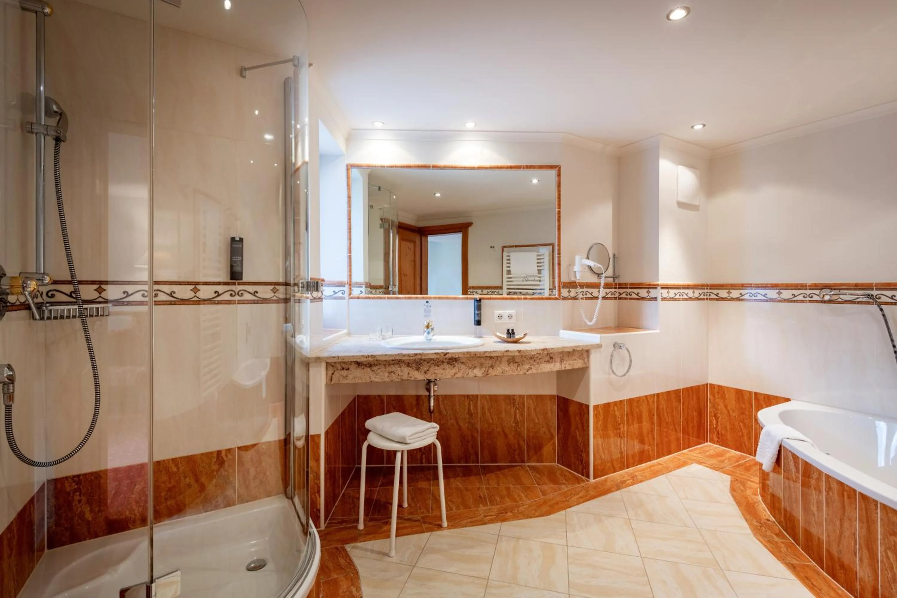 Bathroom in Hotel Elisabeth, 4 Sterne Superior