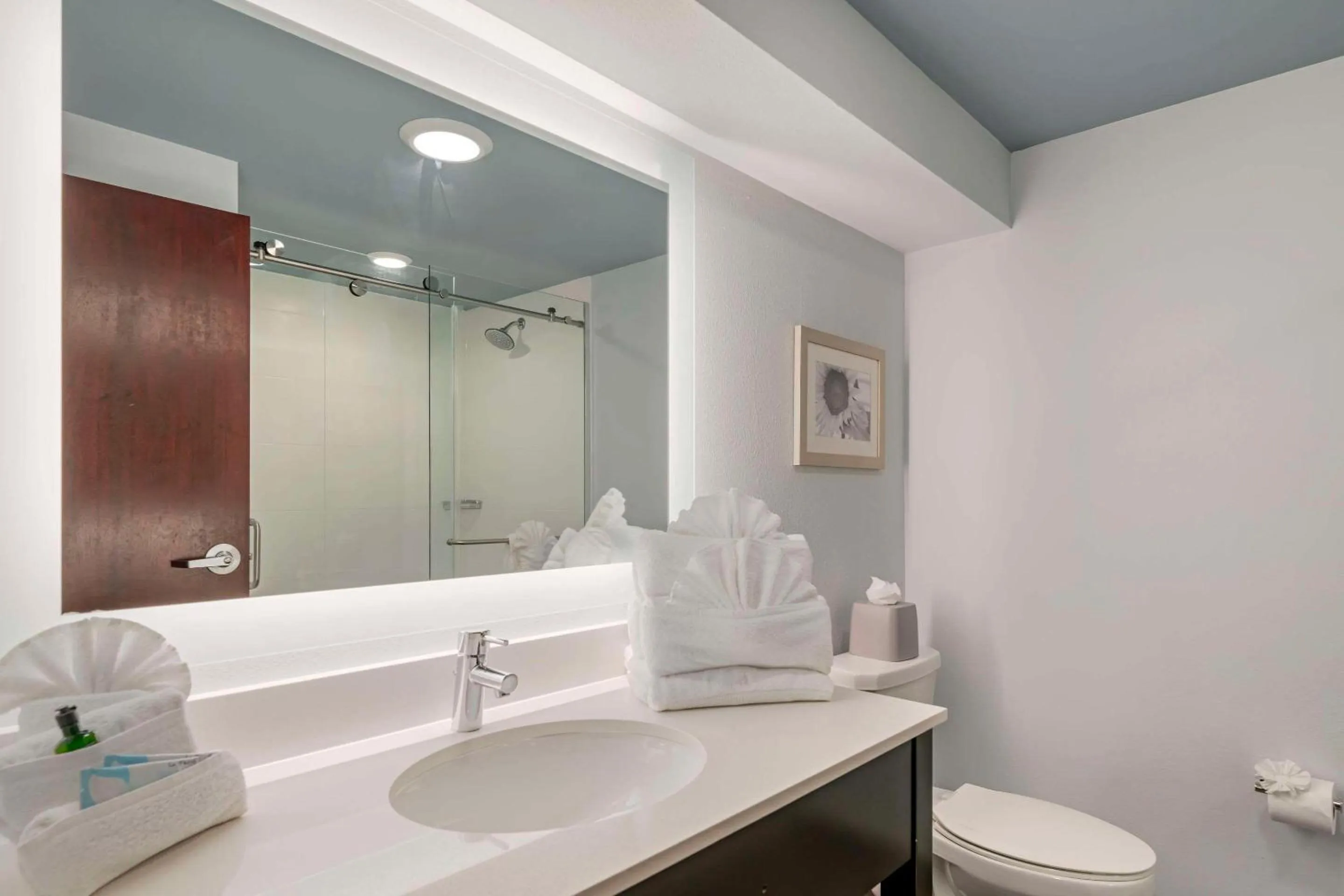 Bedroom in Heidel House Hotel and Conference Center, an Ascend Collection Hotel