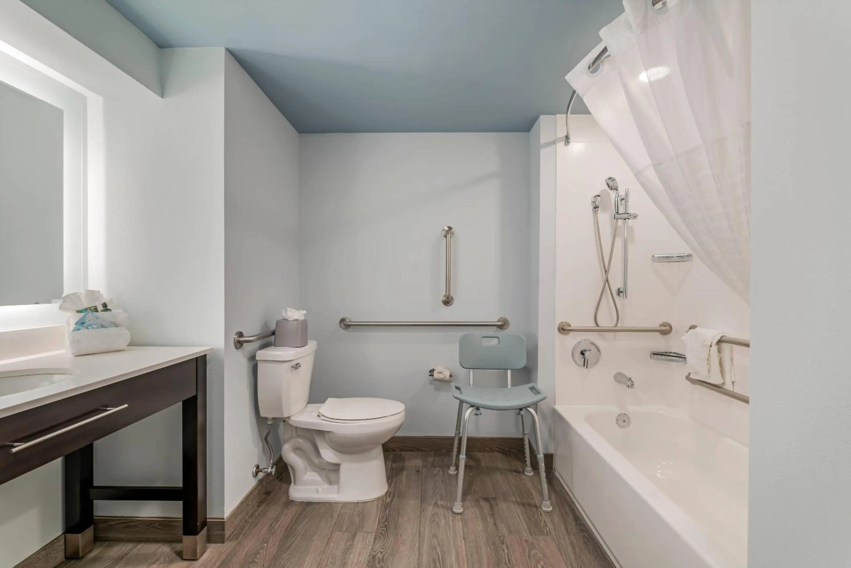 Bedroom in Heidel House Hotel and Conference Center, an Ascend Collection Hotel