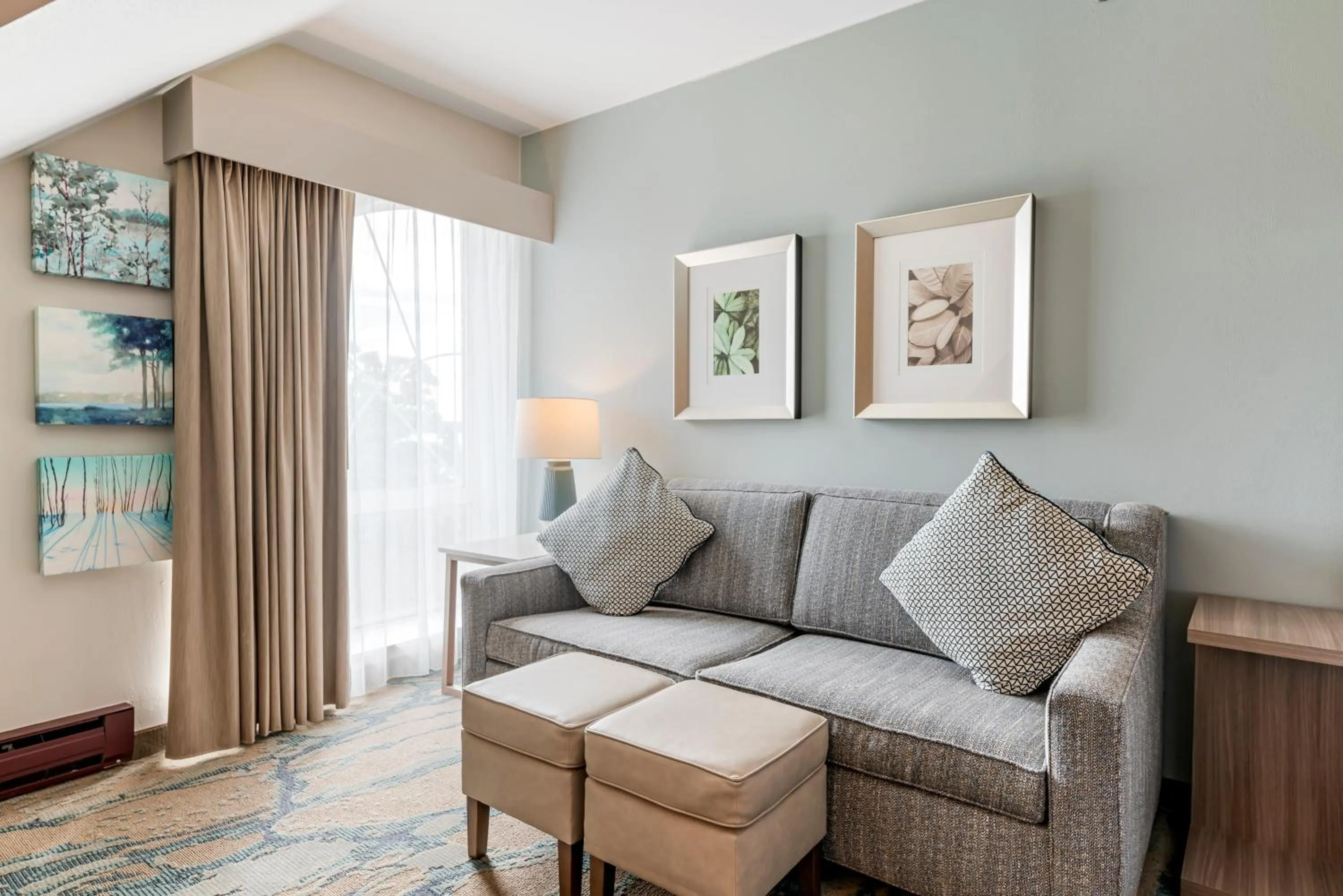 Seating area in Heidel House Hotel and Conference Center, an Ascend Collection Hotel
