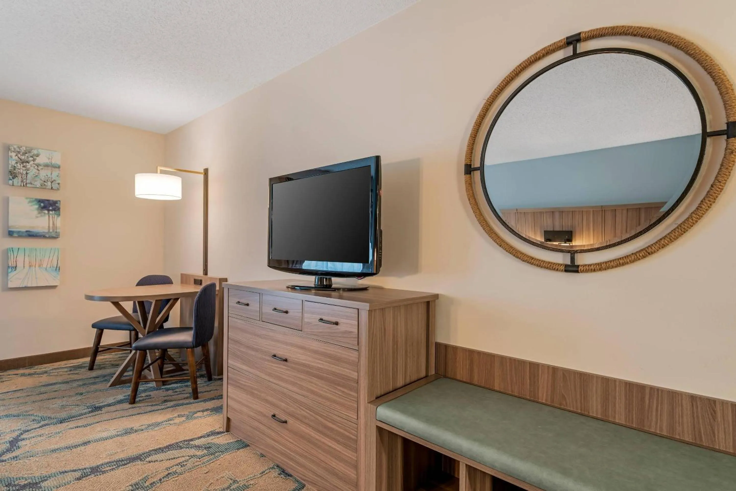 Bedroom in Heidel House Hotel and Conference Center, an Ascend Collection Hotel