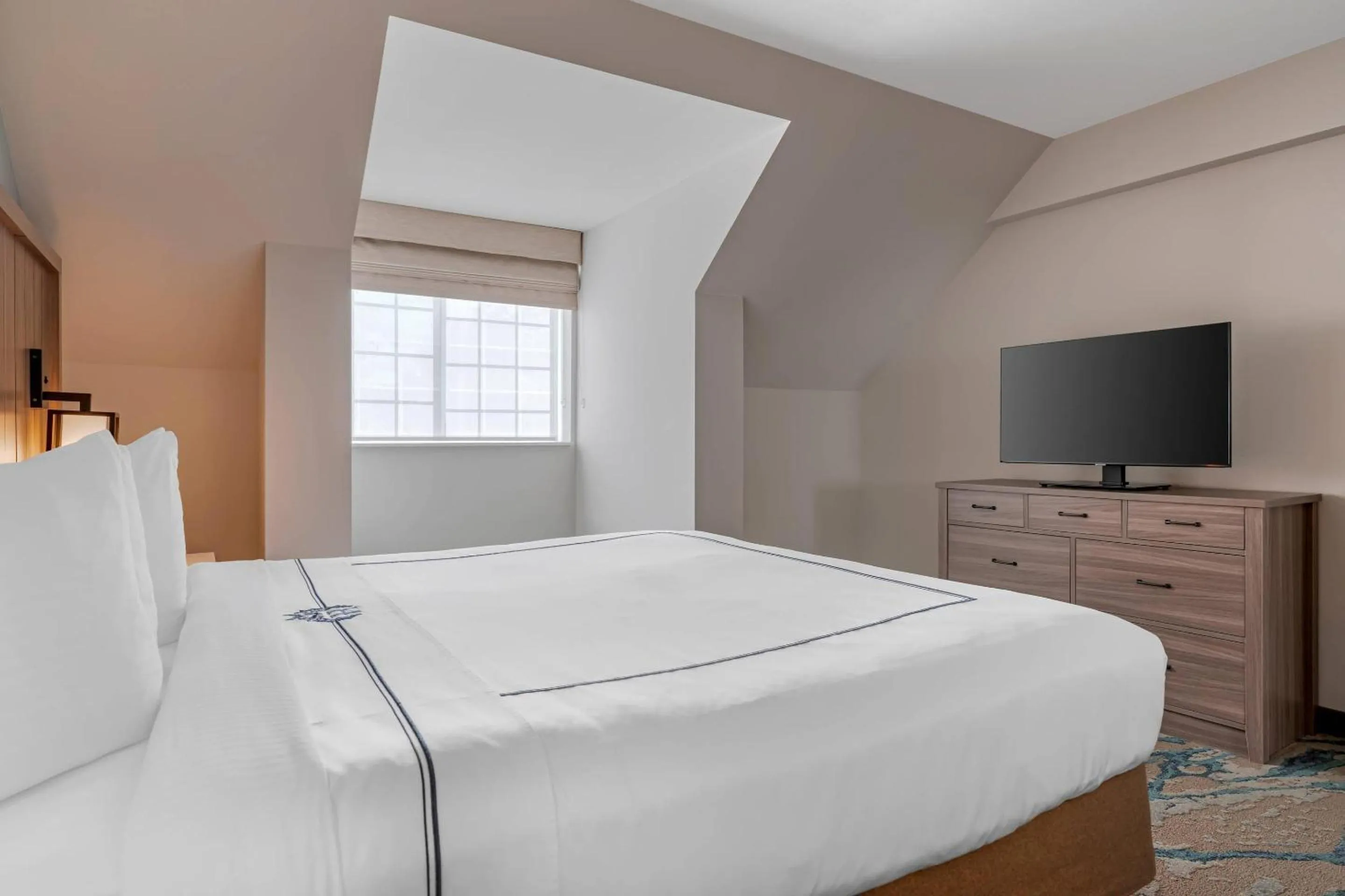 Bedroom, Bed in Heidel House Hotel and Conference Center, an Ascend Collection Hotel