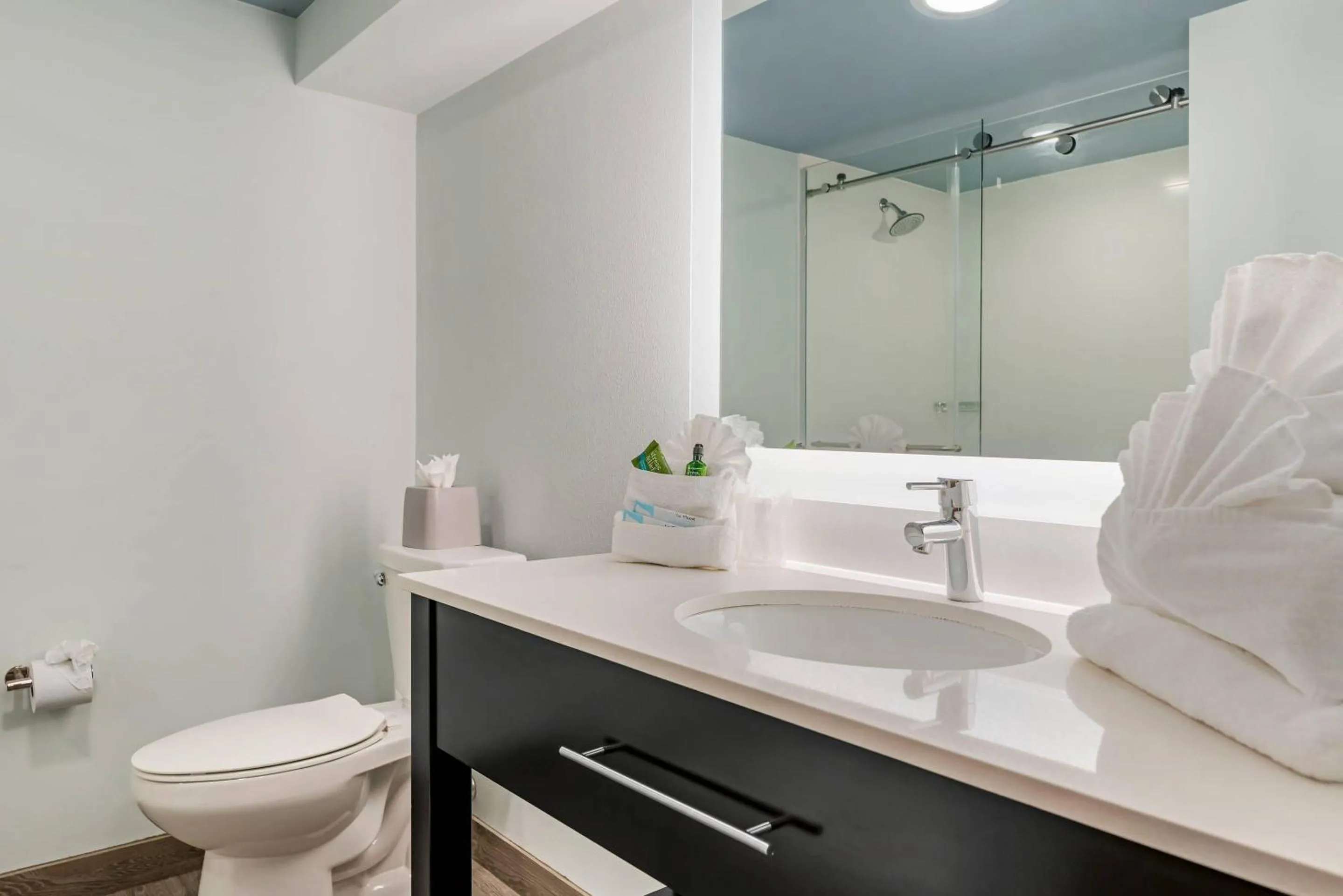 Bedroom in Heidel House Hotel and Conference Center, an Ascend Collection Hotel