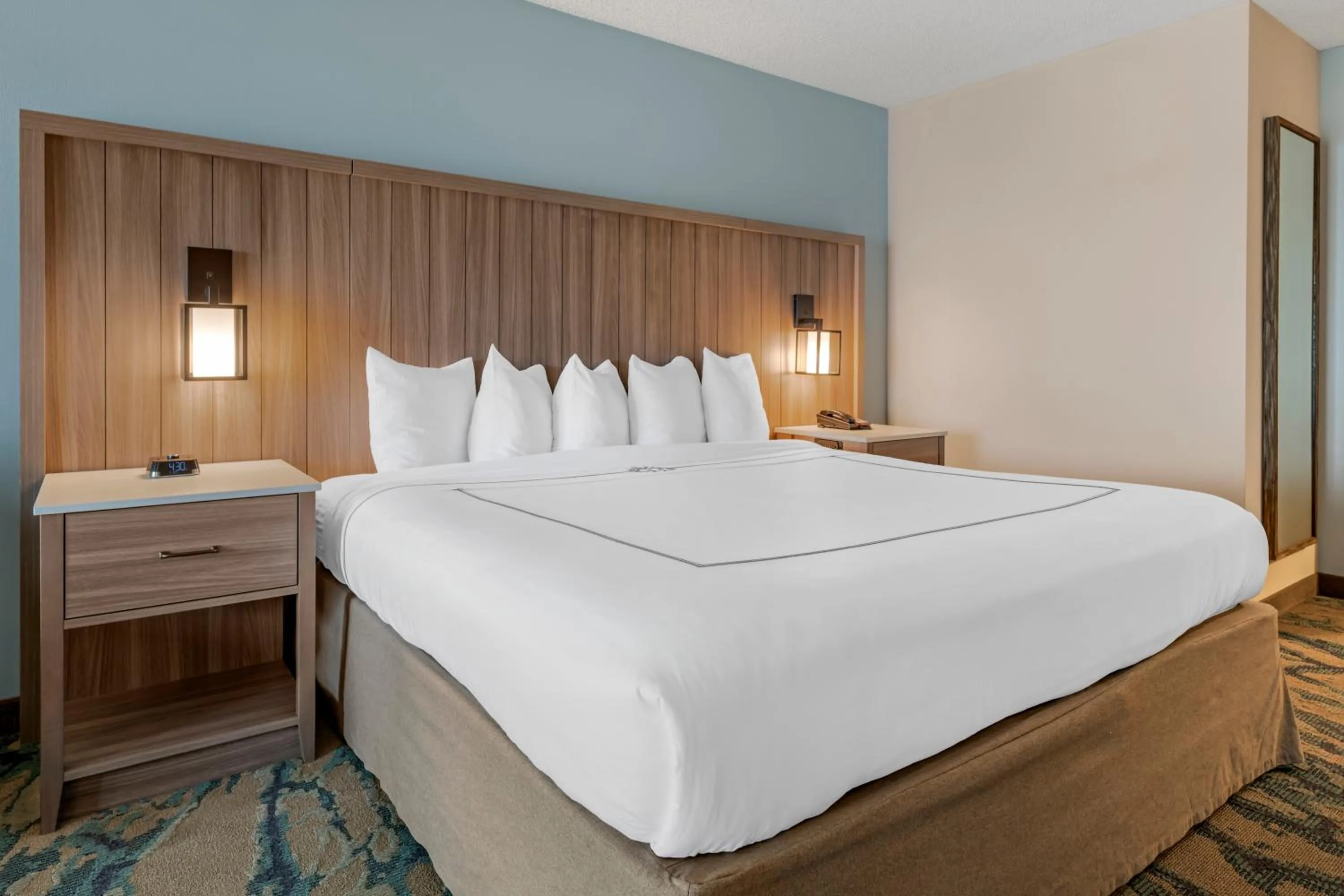 Bedroom, Bed in Heidel House Hotel and Conference Center, an Ascend Collection Hotel