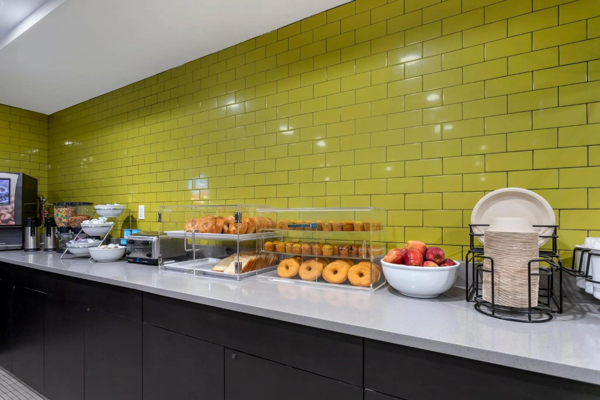 Breakfast in Red Roof PLUS Brooklyn - Flatbush Ave