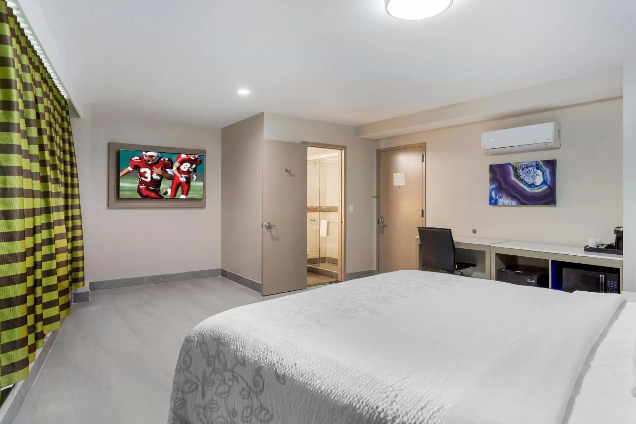 Photo of the whole room, Bed in Red Roof PLUS Brooklyn - Flatbush Ave