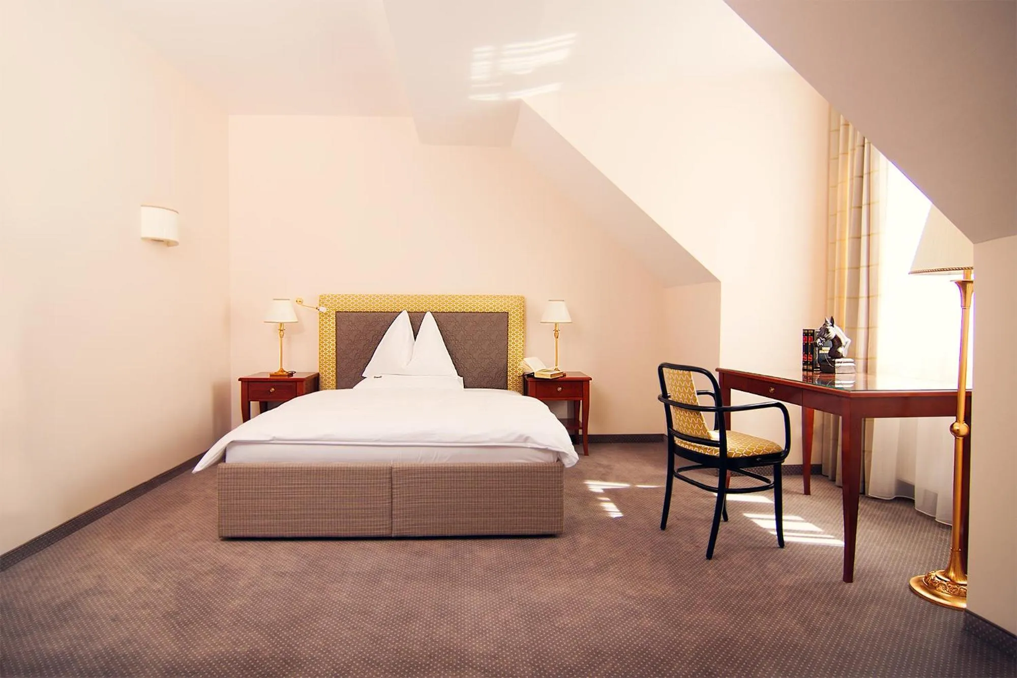 Bedroom, Bed in Parkhotel Graz - Traditional Luxury