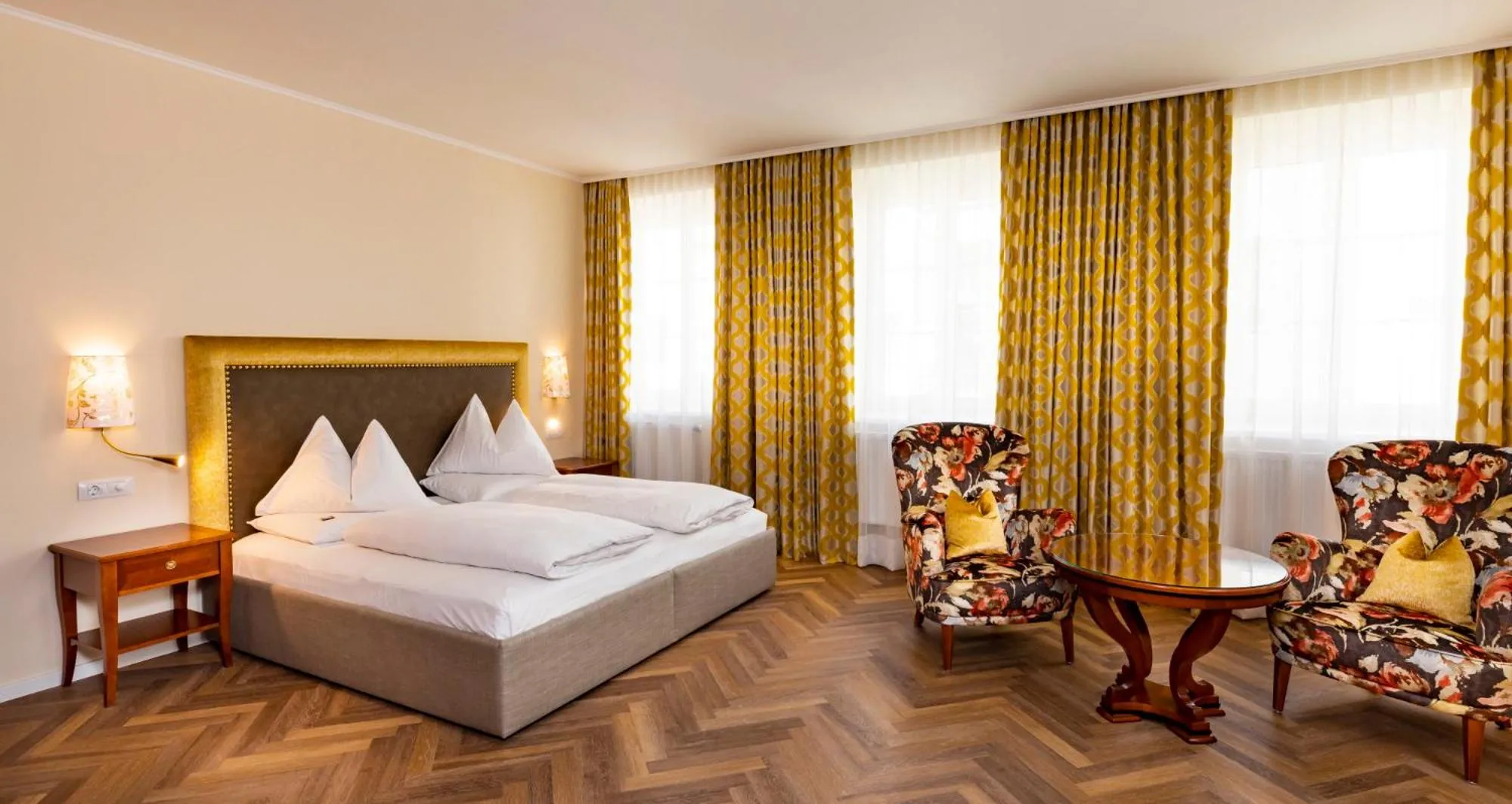 Photo of the whole room, Bed in Parkhotel Graz - Traditional Luxury