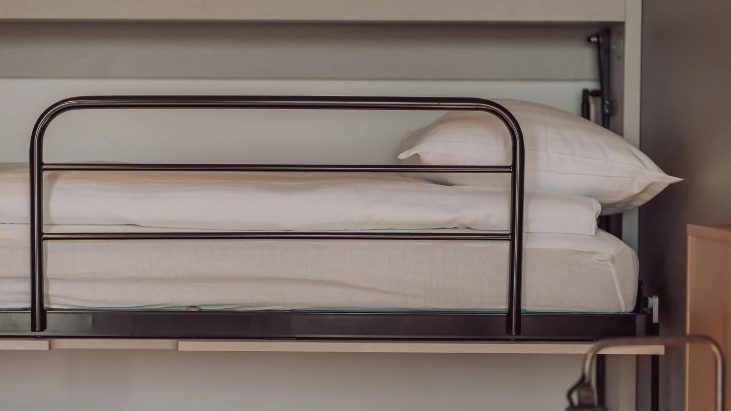 bunk bed, Bed in Quality Hotel The Weaver