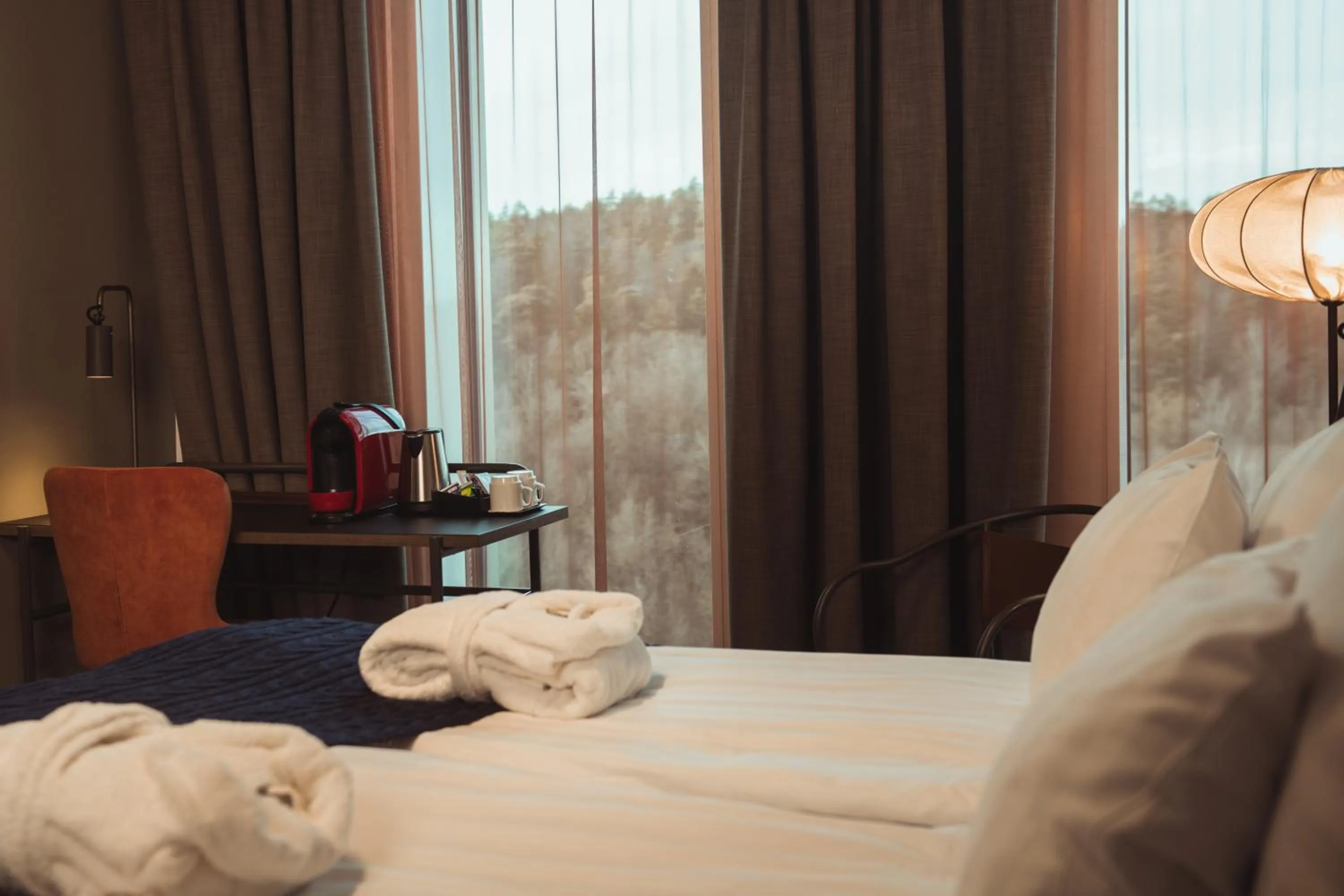 Coffee/tea facilities, Bed in Quality Hotel The Weaver