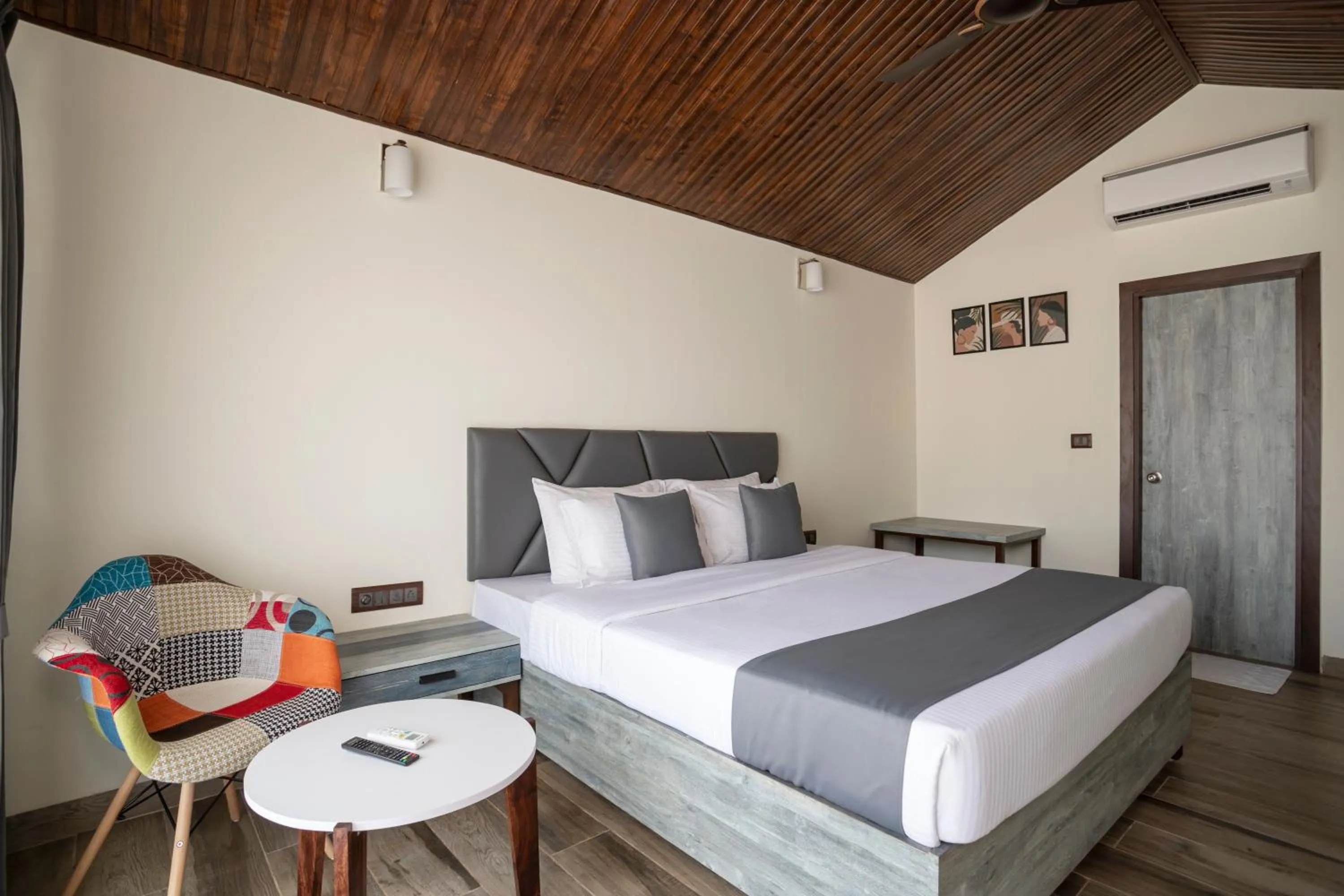 Bed in Stone Wood Beach Resort, Vagator