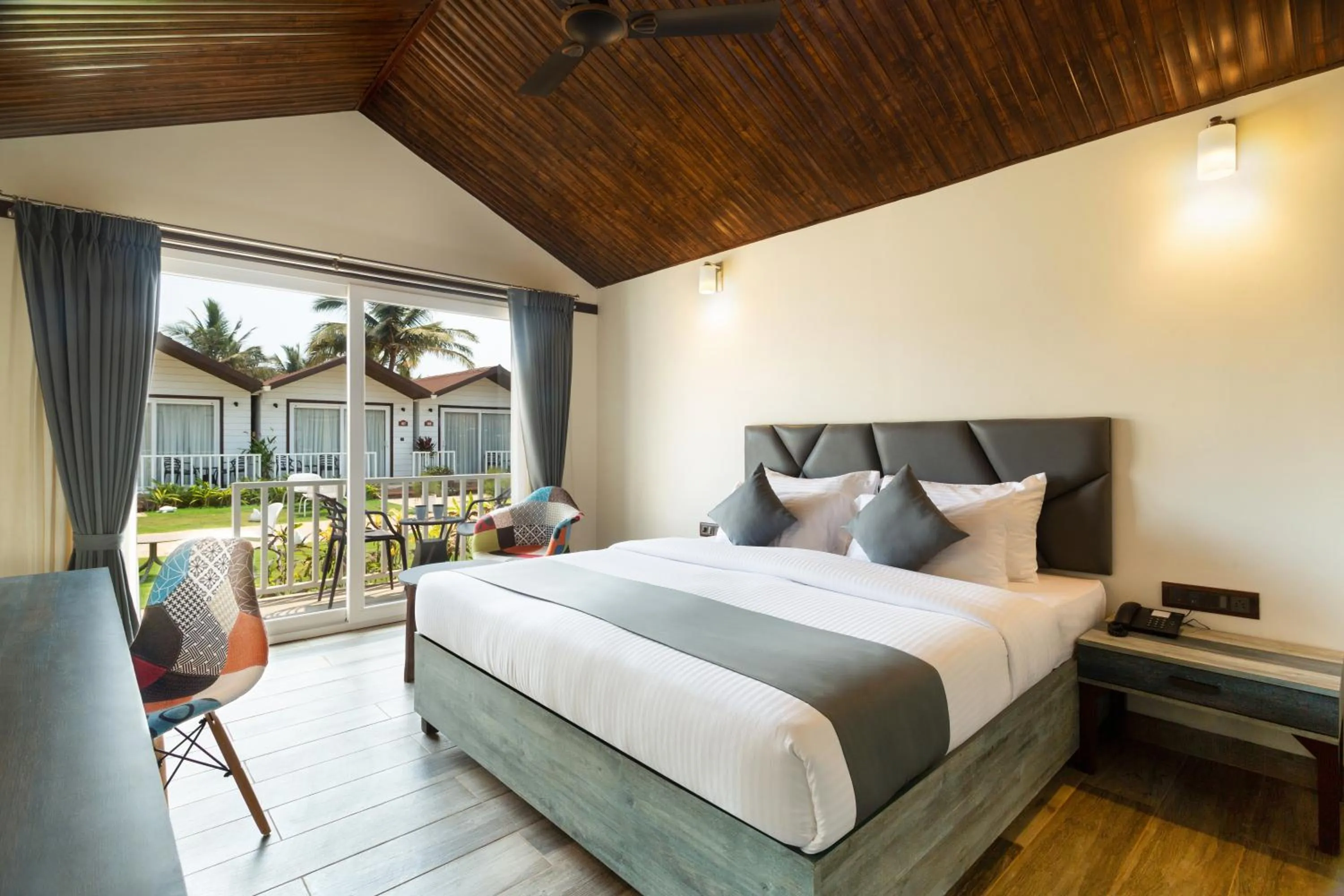 Guests, Bed in Stone Wood Beach Resort, Vagator