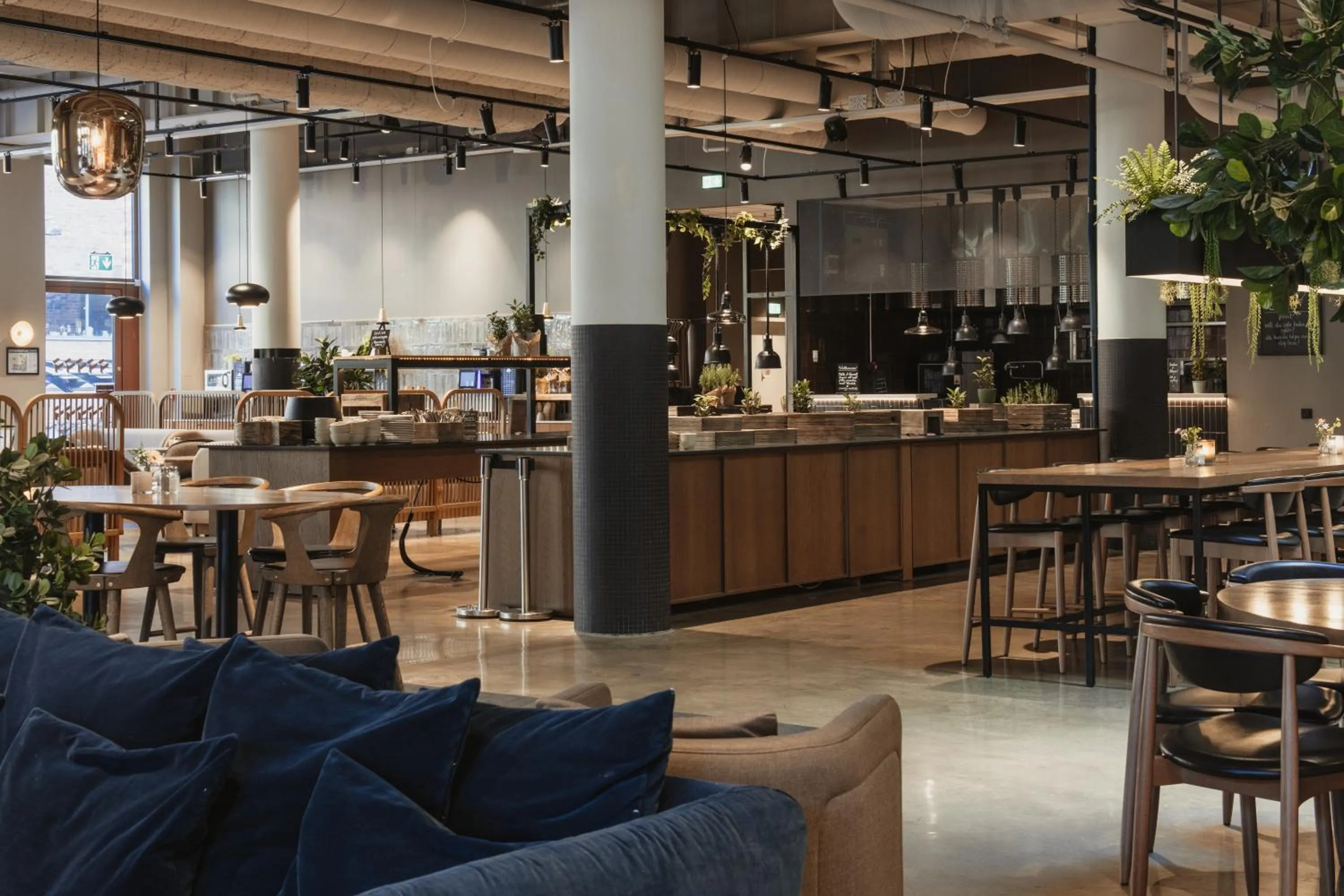 Restaurant/places to eat in Home Hotel Tapetfabriken