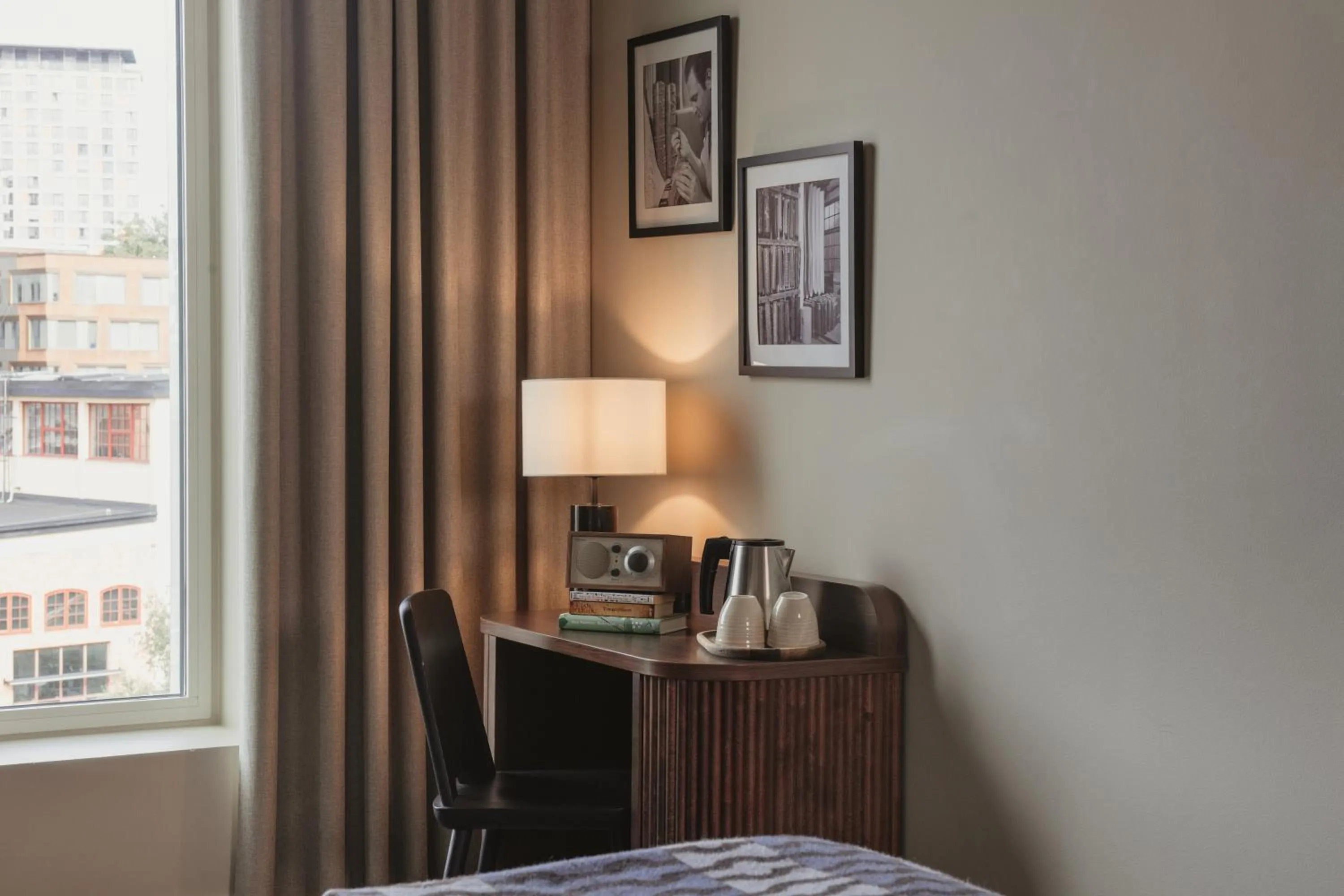 Coffee/tea facilities, Bed in Home Hotel Tapetfabriken