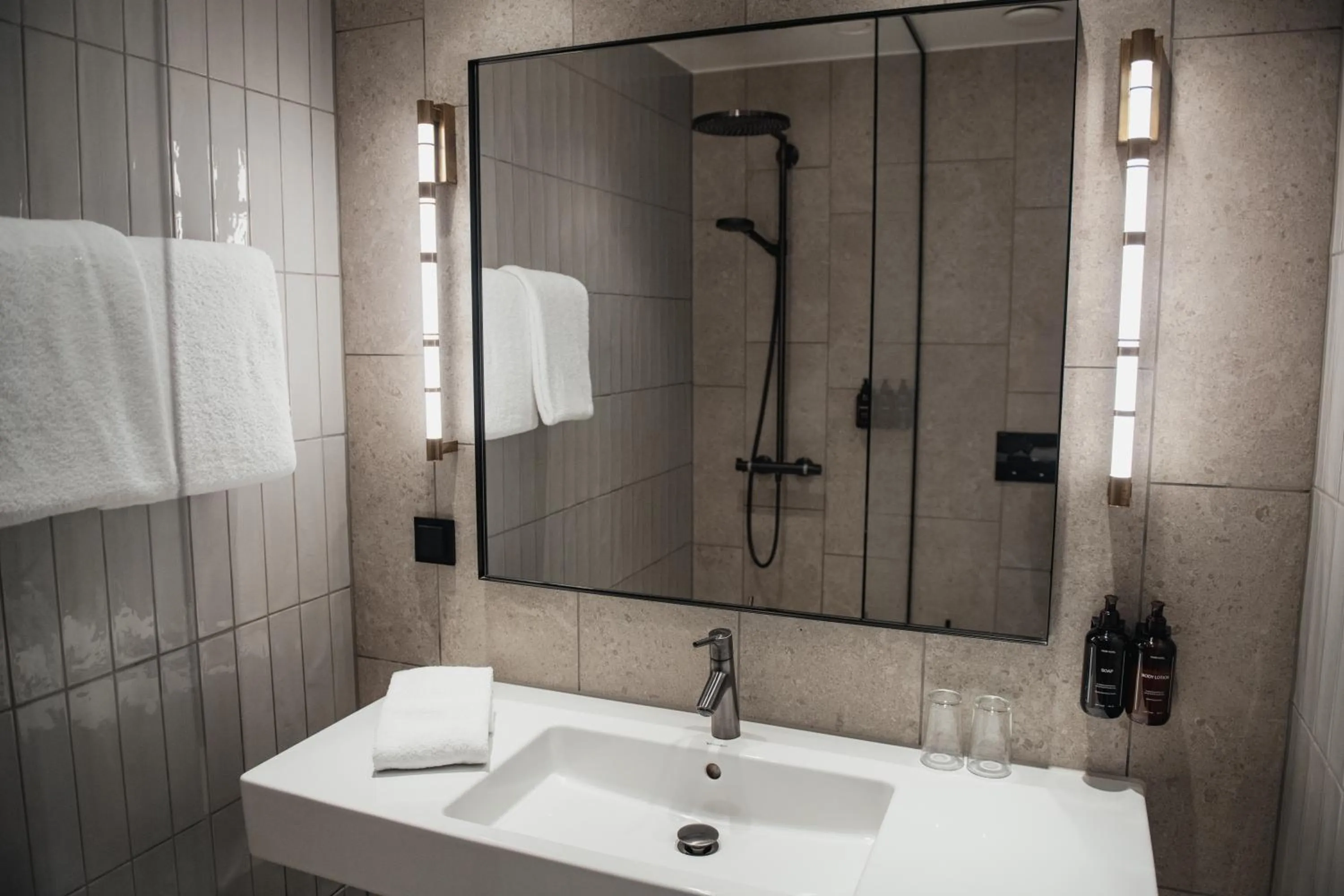 Bathroom in Home Hotel Tapetfabriken