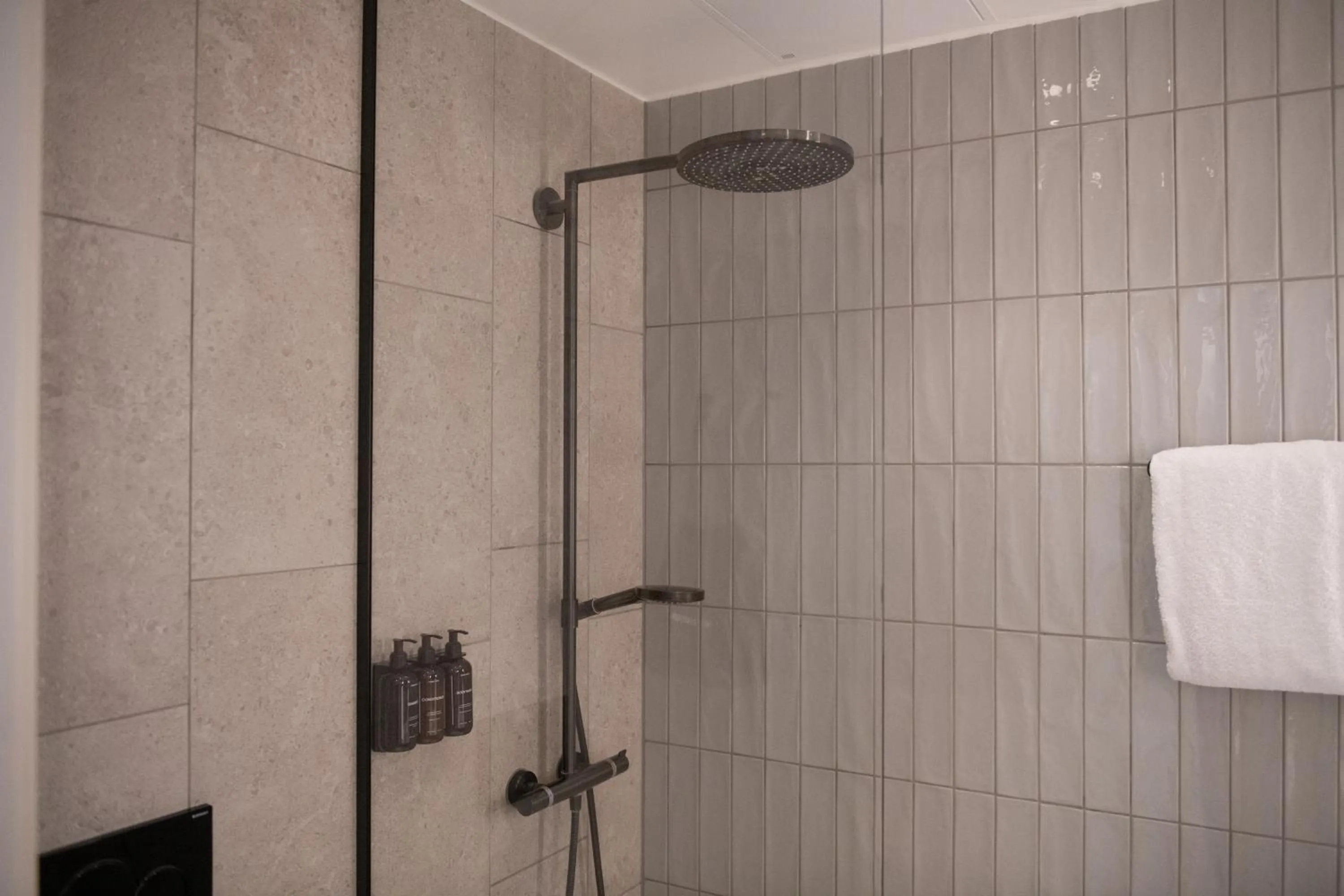 Bathroom in Home Hotel Tapetfabriken